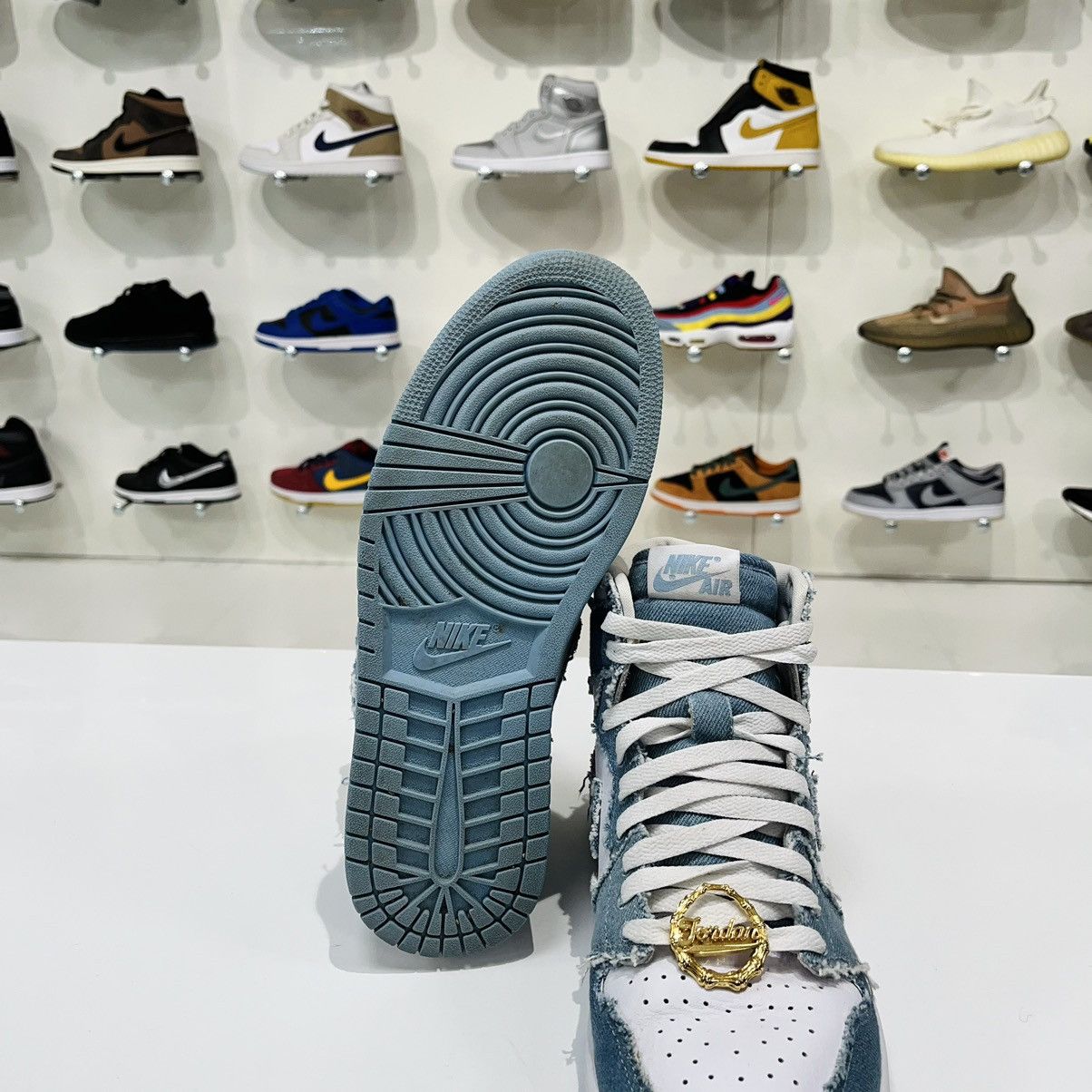 Nike Air Jordan 1 Retro High OG Denim Size US 10 / IT 40 - 11 Thumbnail