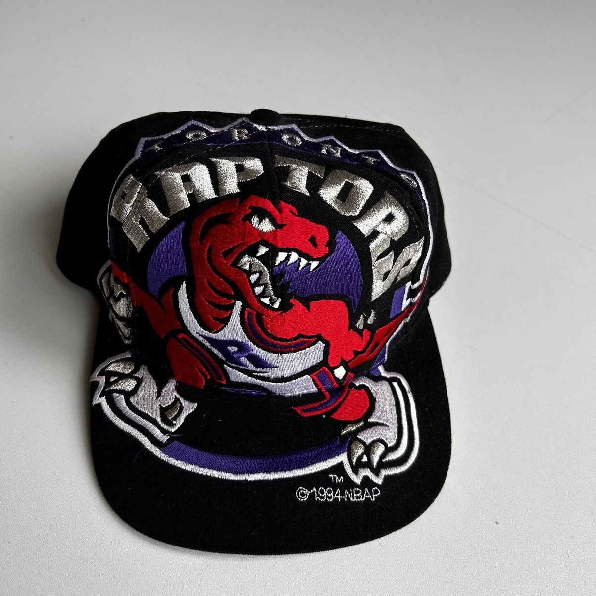 NBA × The Game × Vintage Vintage 90s Toronto Raptors NBA Big Logo The Game Snapback Size ONE SIZE - 2 Thumbnail