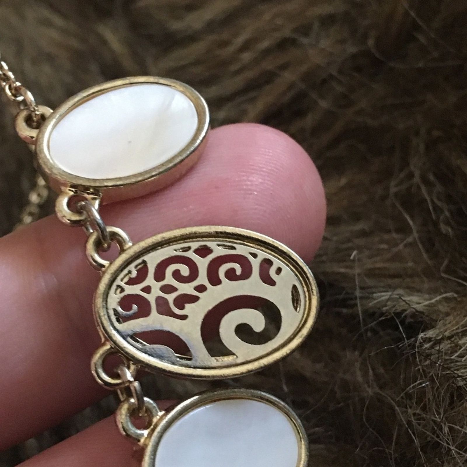 Jewelry Mother of pearl and cut out filigree disc necklace Size ONE SIZE - 8 Thumbnail