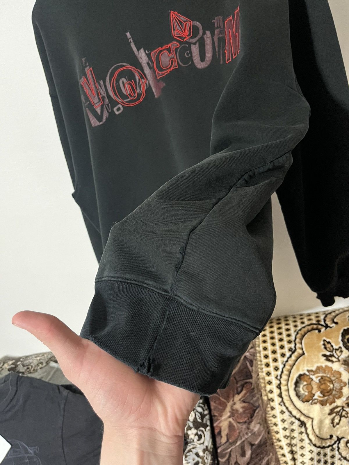 Volcom 90s Volcom Thrashed Grunge Hoodie - Archive Faded Distressed Size US XL / EU 56 / 4 - 5 Thumbnail
