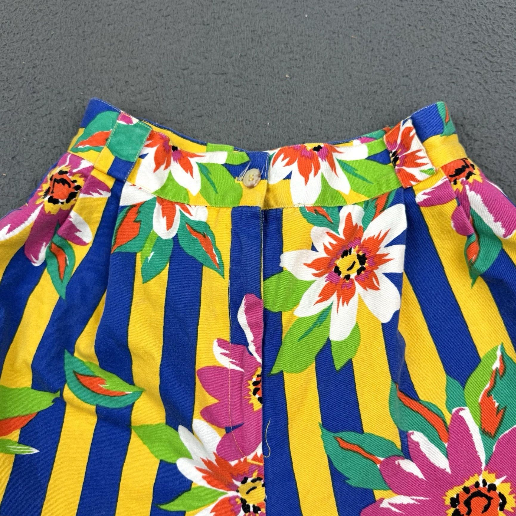 Vintage VINTAGE Breeches Shorts Womens 8 Yellow Blue Striped Floral Hawaiian Tropical Shirt Size 30" / US 8 / IT 44 - 2 Thumbnail