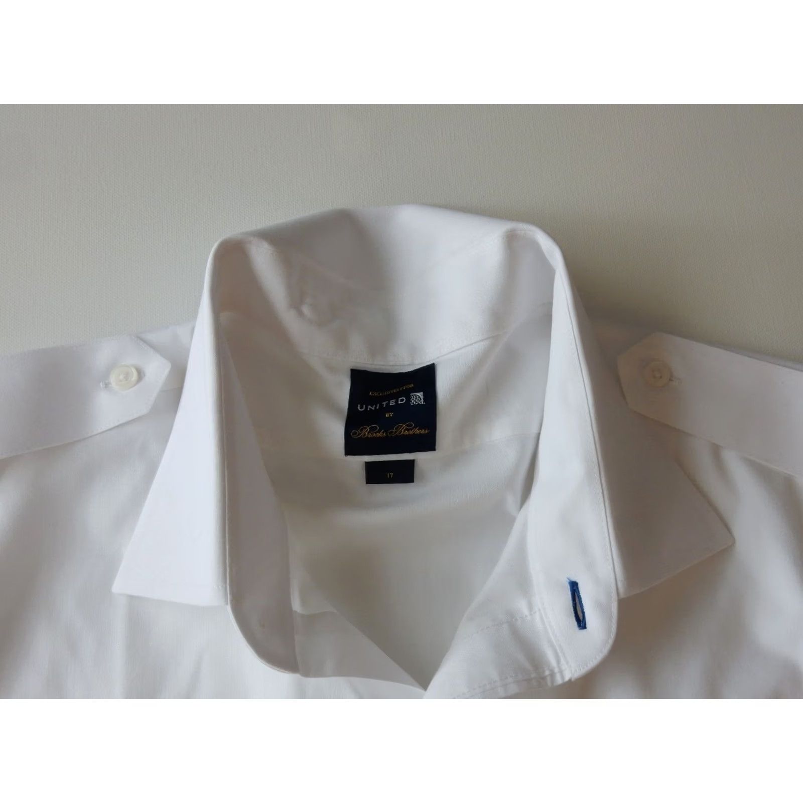 Brooks Brothers BROOKS BROTHERS Men's Military Shirt Short Sleeve Button-Up White Cotton Size L 17 Continen tal Airlines Pilot Mens Size US L / EU 52-54 / 3 - 5 Thumbnail