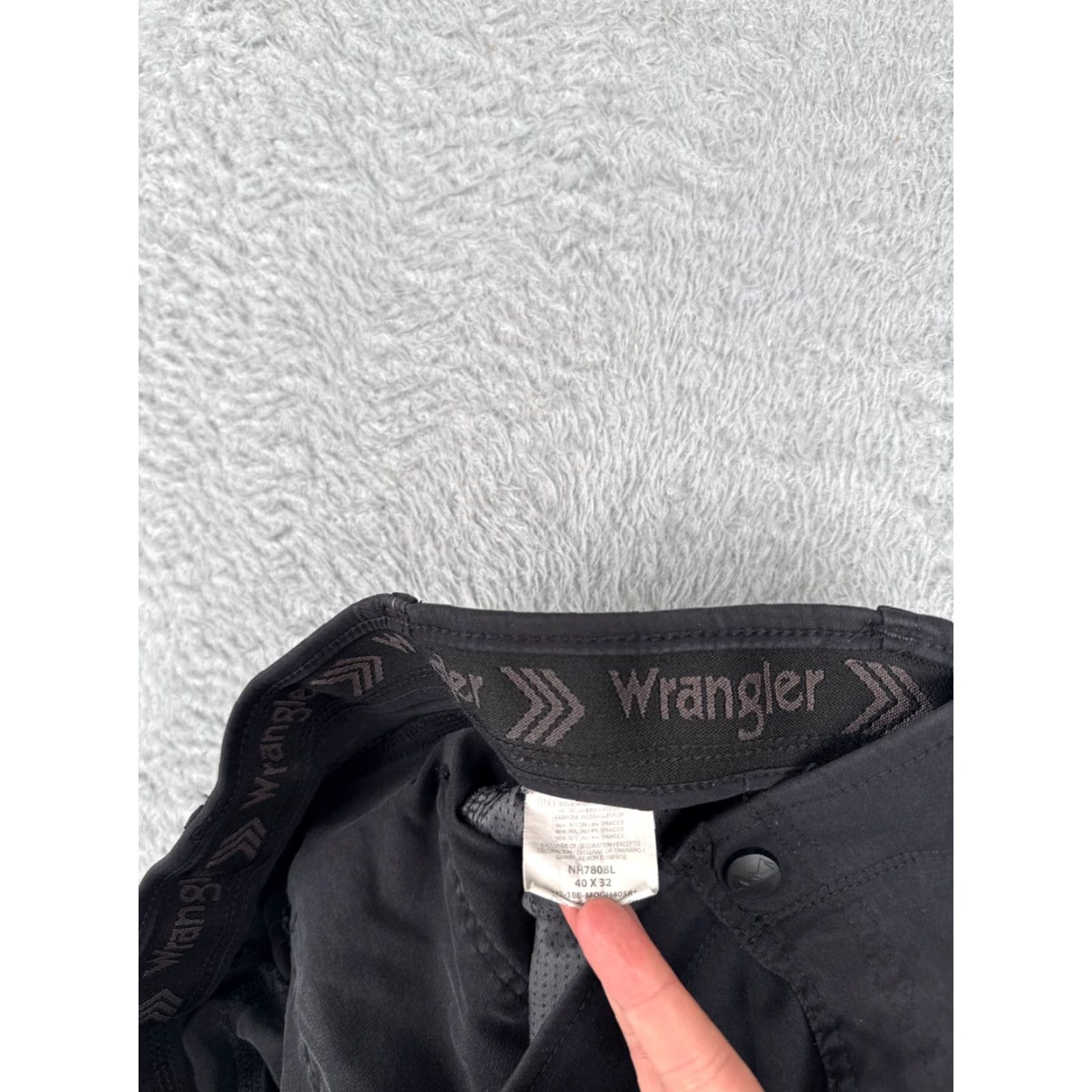 Wrangler Wrangler Pants Mens 40 Black Chino Gusseted Knees Cargo Nylon Hiking Camp 40x32 Size US 40 / EU 56 - 6 Thumbnail
