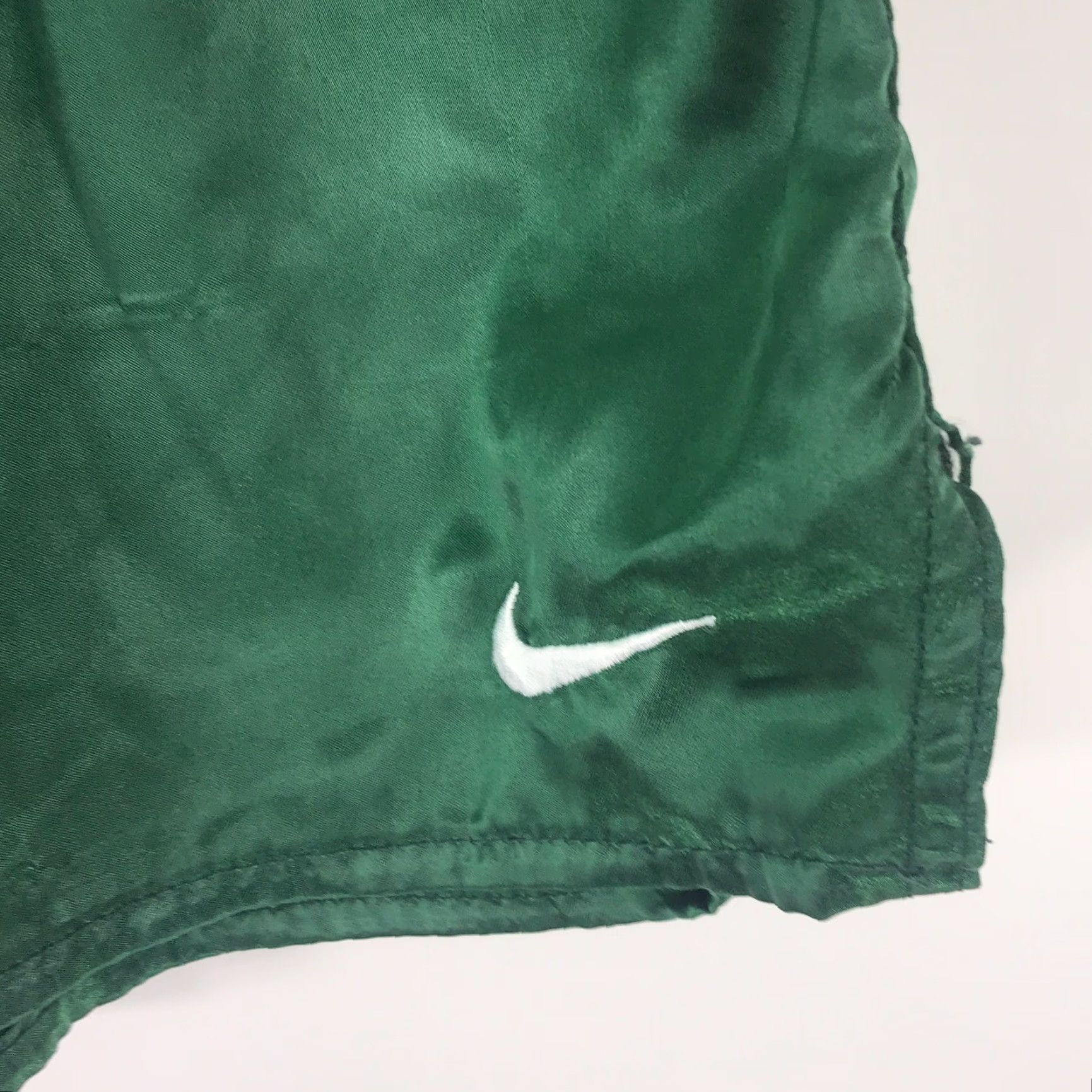 Nike Nike Shorts Women Athletic Green Size 14 Drawstring 4 in Inseam Regular Nylon Activewear Size 24" / US 00 / IT 34 - 4 Thumbnail