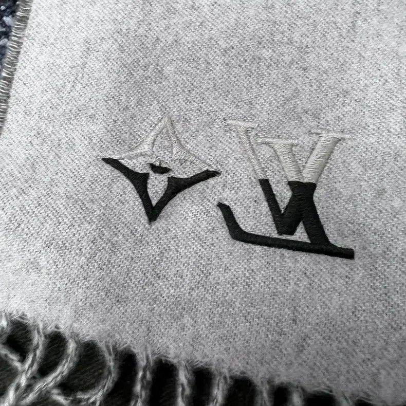 Louis Vuitton Louis Vuitton Cashmere scarf Size ONE SIZE - 5 Thumbnail