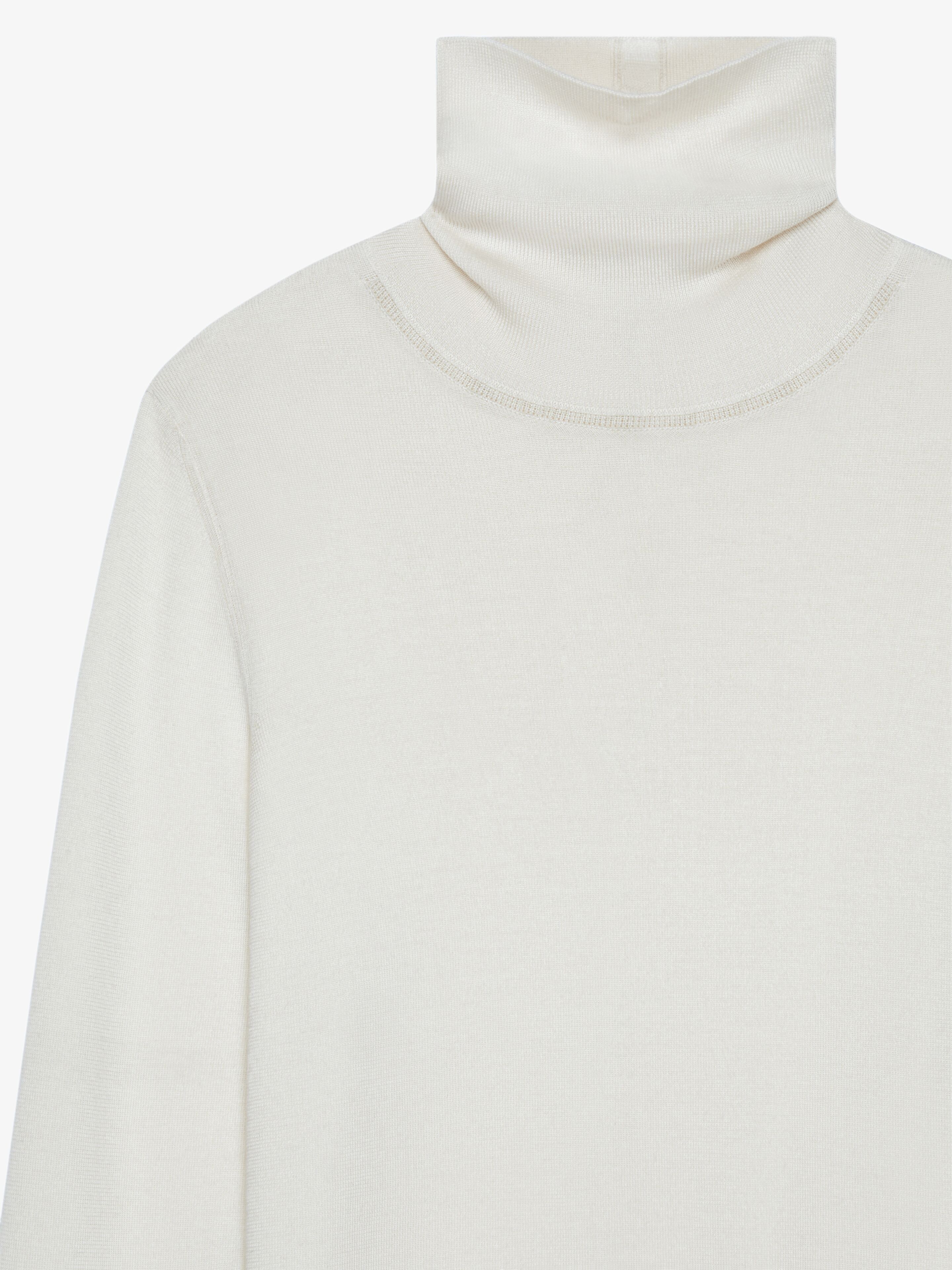 Givenchy o1w1db10925 Turtle Neck Sweater Half Back Opening in White Size US XL / EU 56 / 4 - 5 Thumbnail