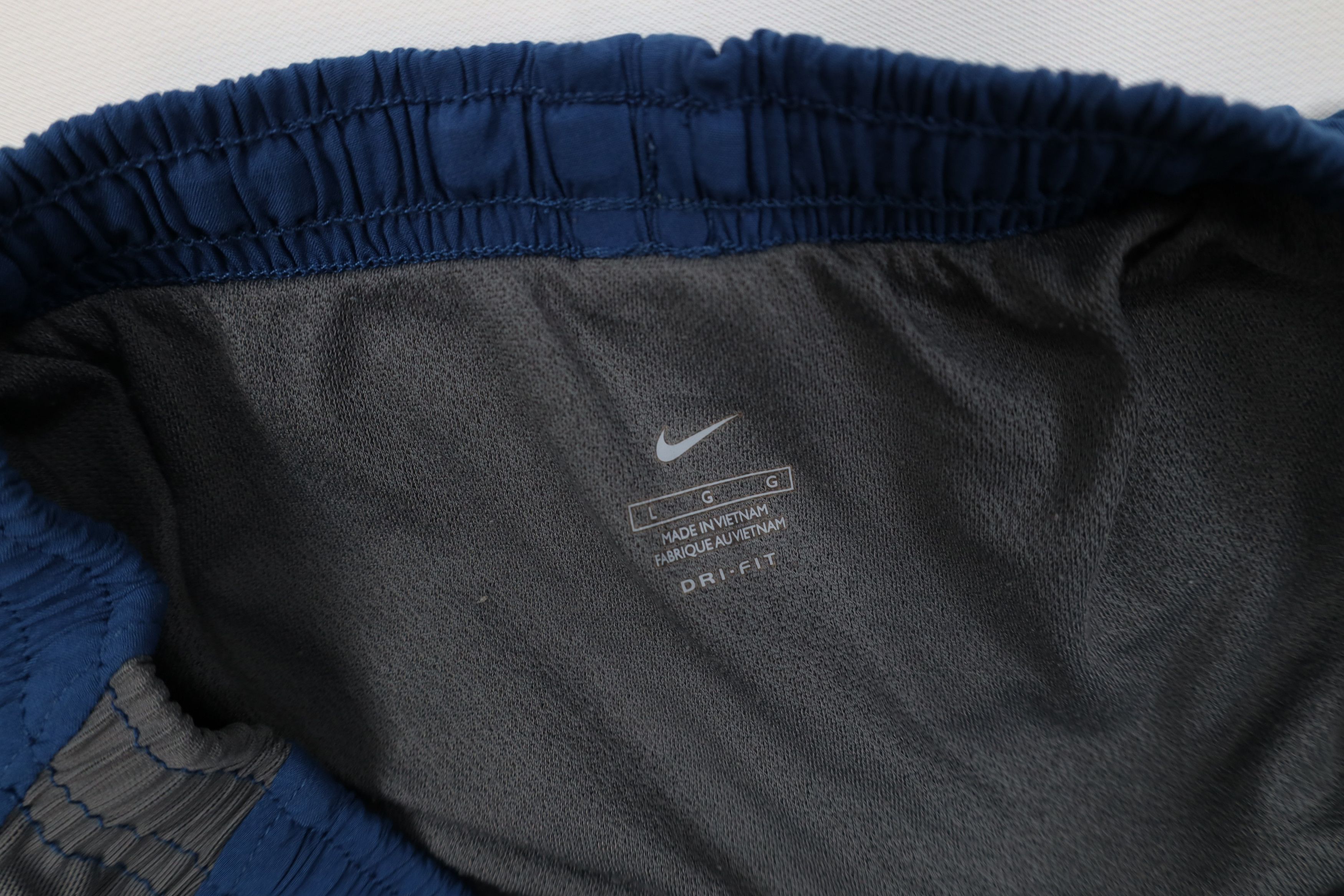 Nike Vintage Y2K Nike Mini Swoosh Lined Above Knee Shorts Blue Size US 34 / EU 50 - 6 Thumbnail