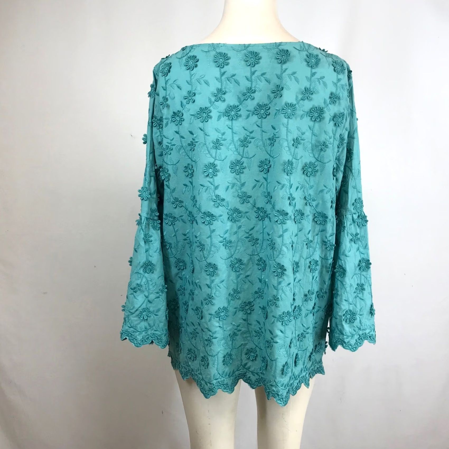 Soft Surroundings Soft Surrounding Turquoise Embroidered Floral Bell Sleeve Tunic Top PL Plus Size Size L / US 10 / IT 46 - 5 Thumbnail