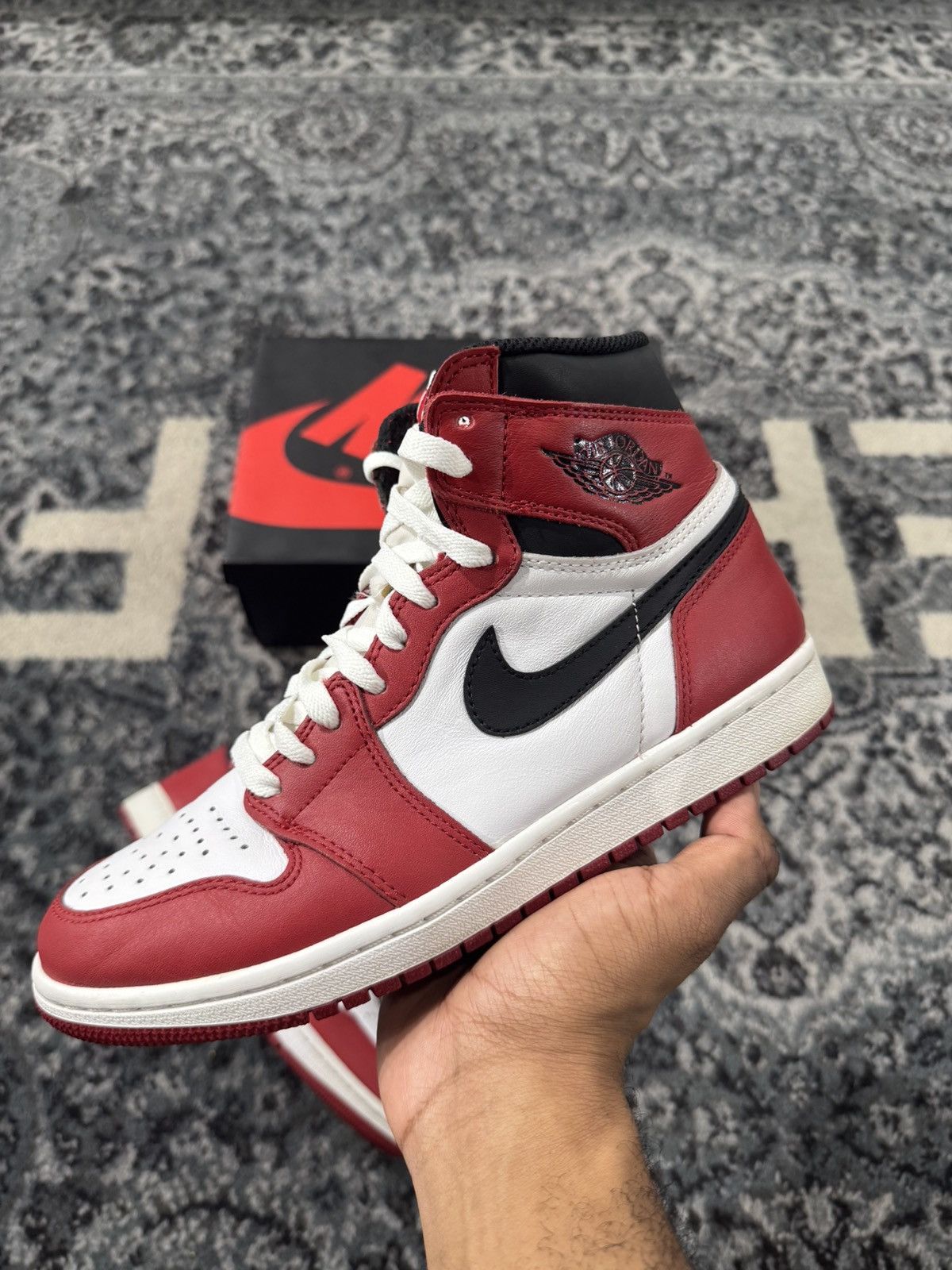 Jordan Brand Air Jordan 1 Retro Chicago (2015) Size US 8 / EU 41 - 4 Thumbnail