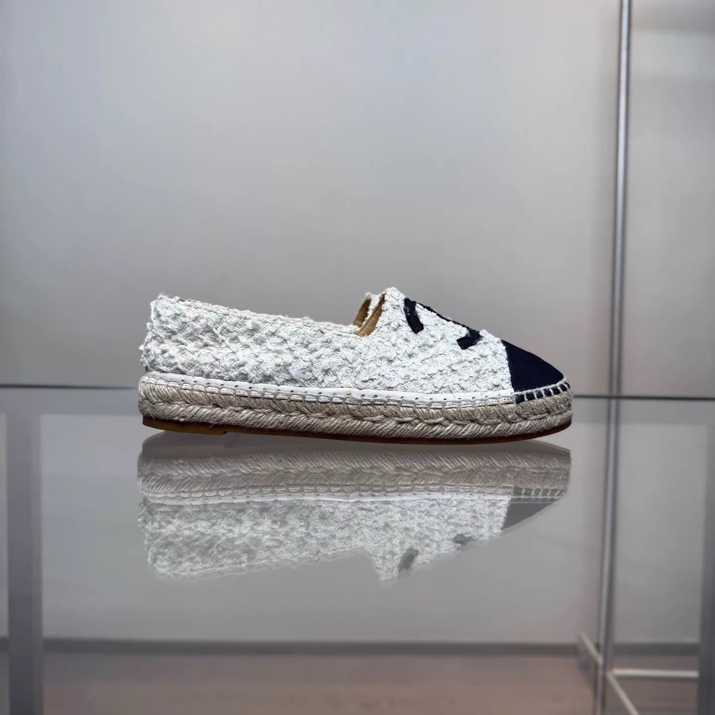 Chanel Chanel Black & White Panda Fisherman Shoes Size 39 98 Size US 8.5 / IT 38.5 - 2 Thumbnail