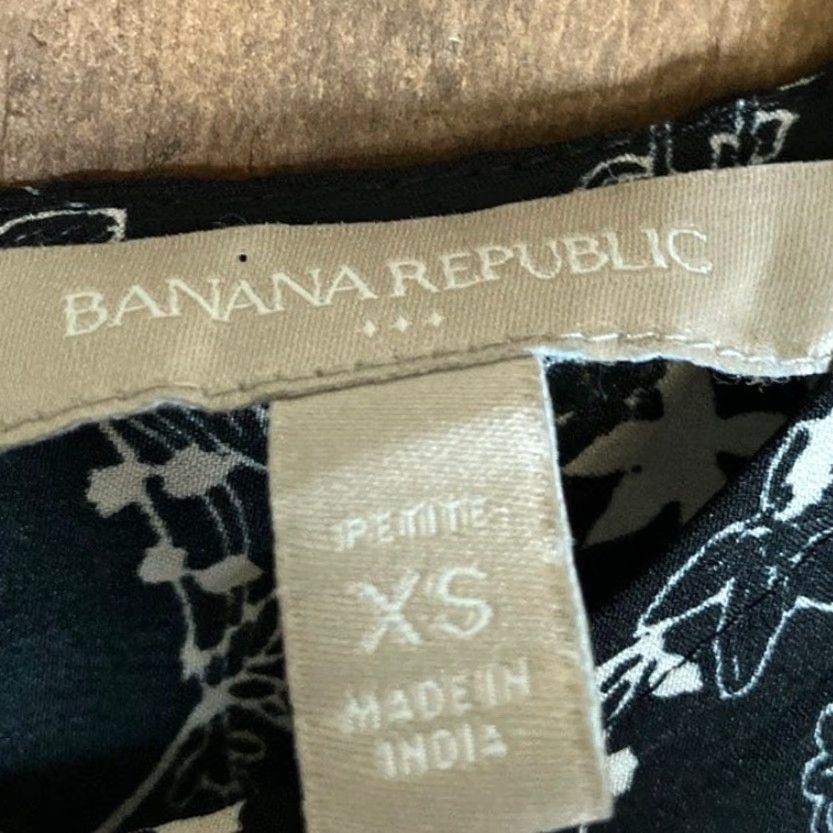 Banana Republic Banana Republic Womens Blouse Black White Floral Short Sleeve Petite XS Blouse Casual Workwear Travel Size XS / US 0-2 / IT 36-38 - 6 Thumbnail