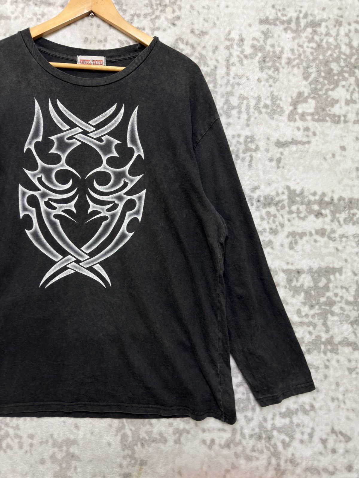 Vintage Vintage Y2K Tribal Long Sleeve Black Fade Graphic Tee Size US XL / EU 56 / 4 - 4 Thumbnail