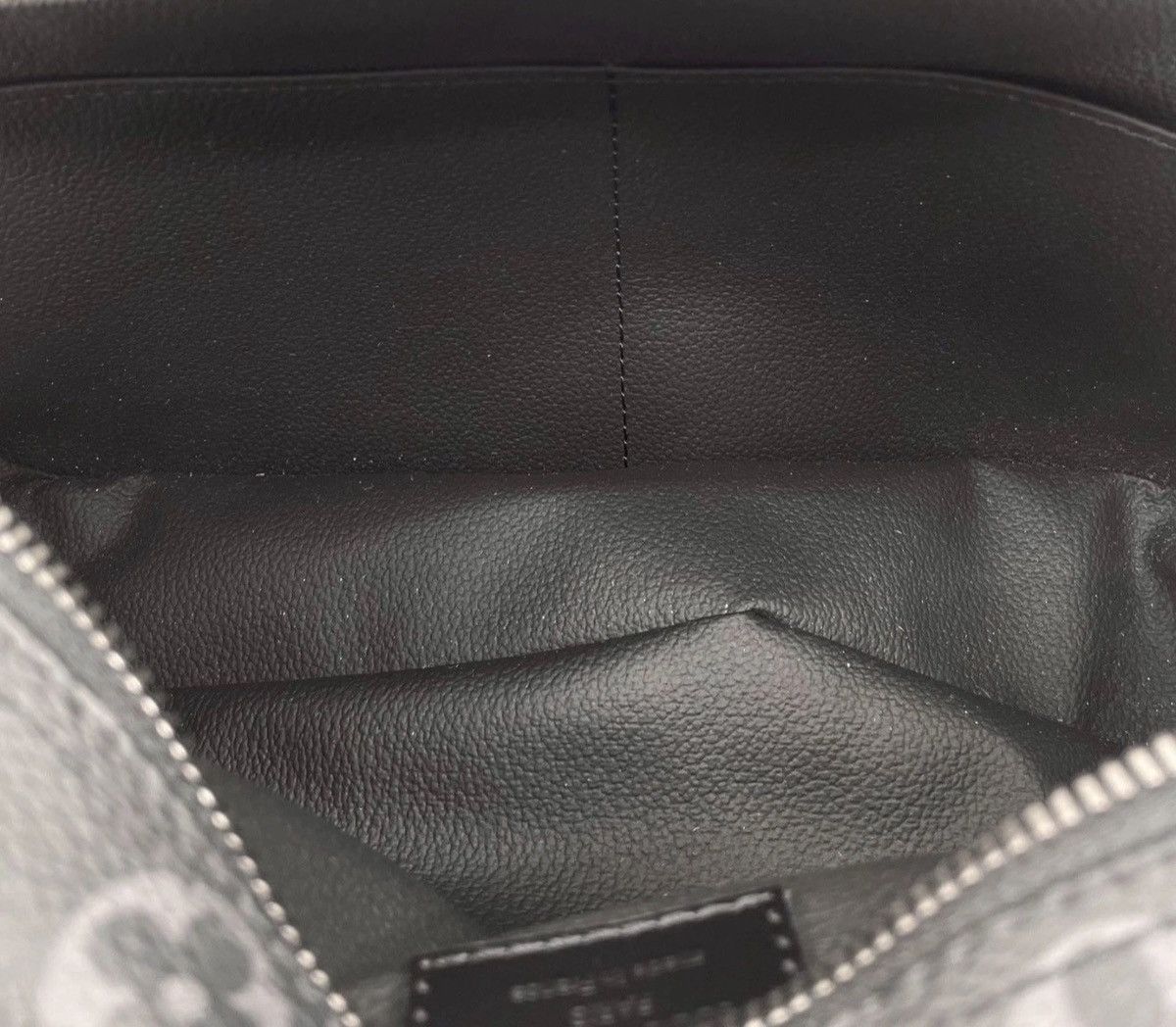 Louis Vuitton Discontinued Eclipse Monogram Toiletry Pouch Trous GM Size ONE SIZE - 2 Thumbnail