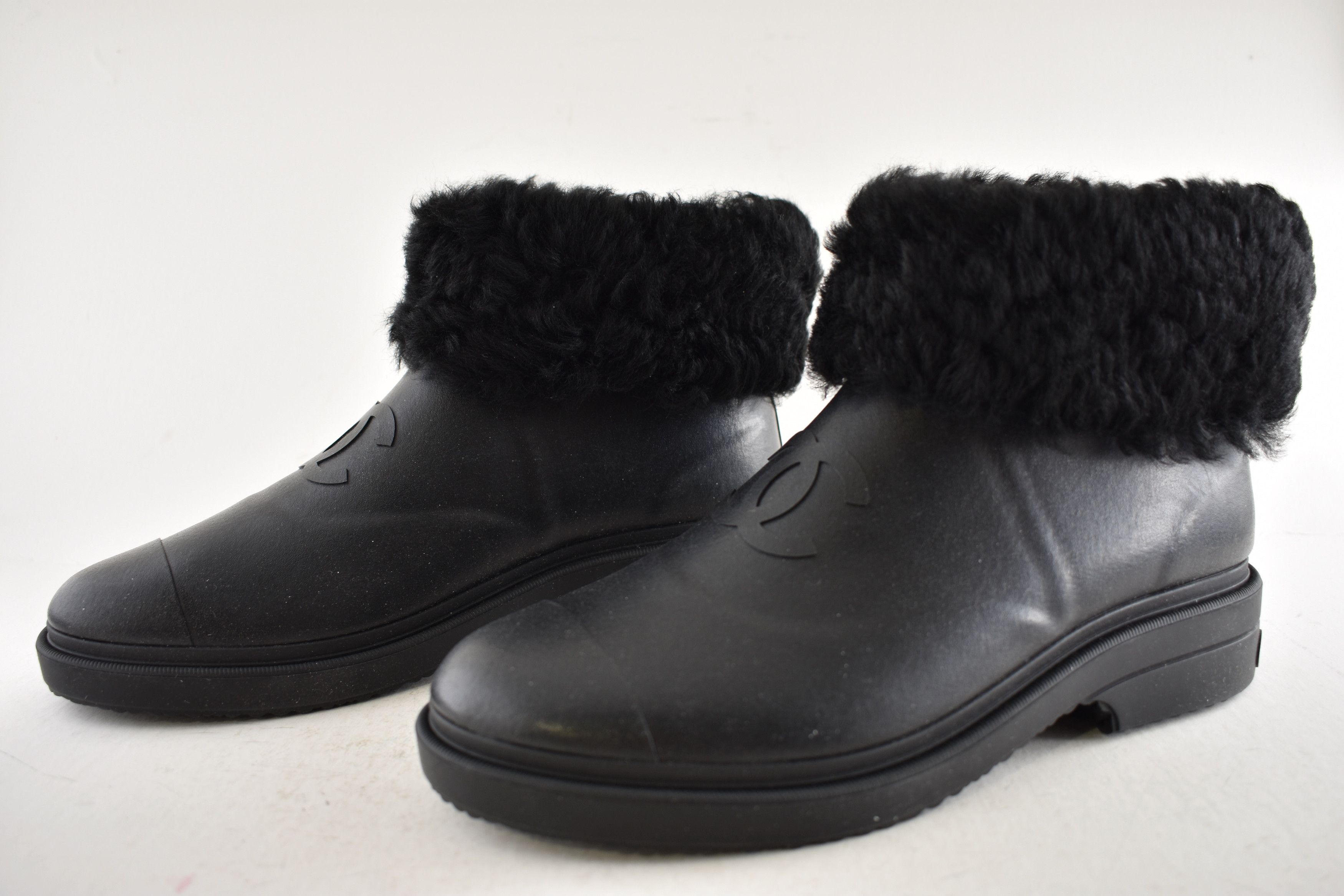 Chanel Chanel 24K Shearling Fur Rubber CC Short Ankle Rain Boots 40 Size US 10 / IT 40 - 14 Thumbnail