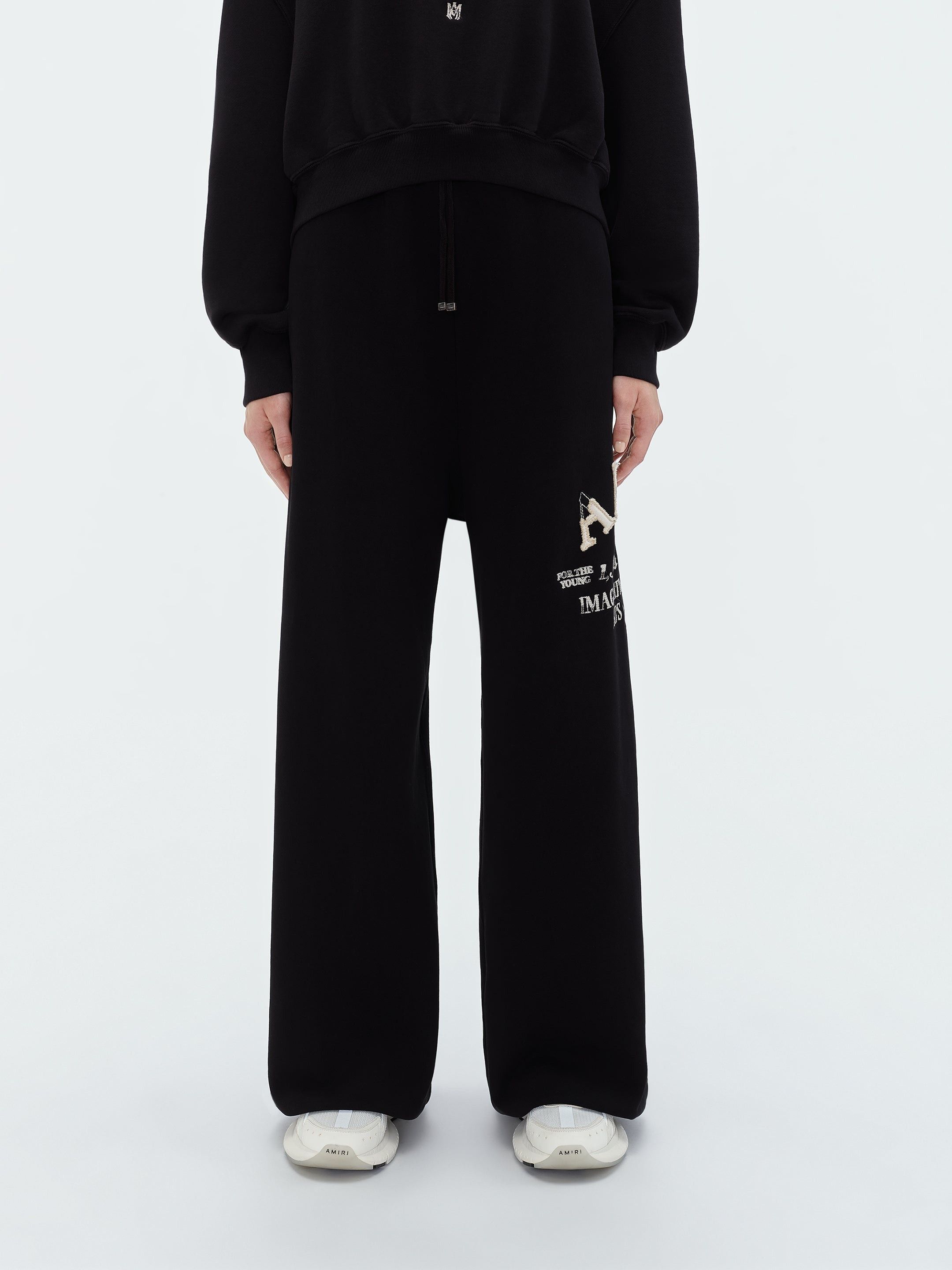 Amiri os11x0625 Arts District Logo Sweatpant in Black Size 27" / US 4 / IT 40 - 3 Thumbnail