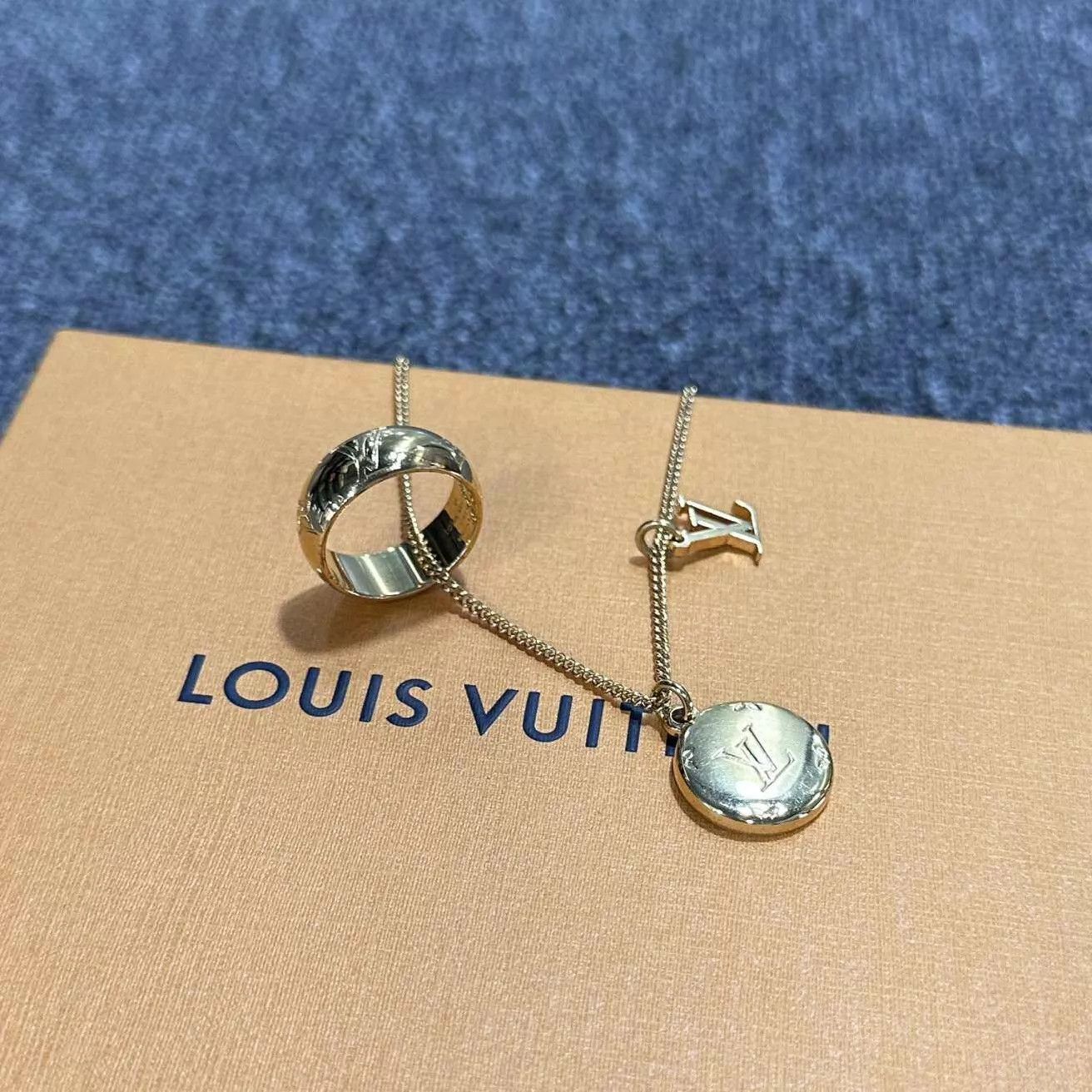 Louis Vuitton LV gold necklace 99 New Size ONE SIZE - 2 Thumbnail