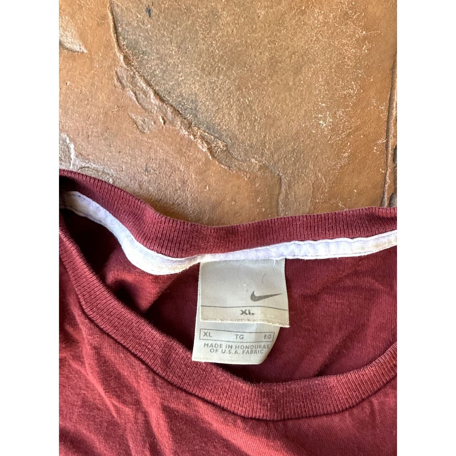 Nike VINTAGE Nike Swoosh Logo T-Shirt XL Red Crew Neck Short Sleeve Men Authentic Embroidered Logo Tag Size US XL / EU 56 / 4 - 4 Thumbnail