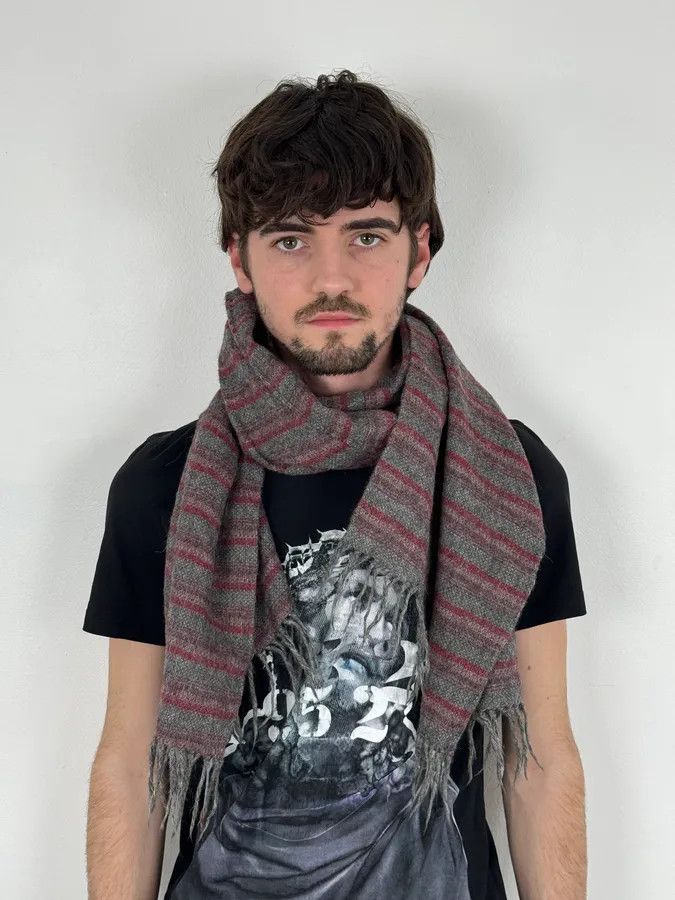 Gucci 2000s Gucci Red & Grey Striped Wool Scarf Size ONE SIZE - 1 Thumbnail