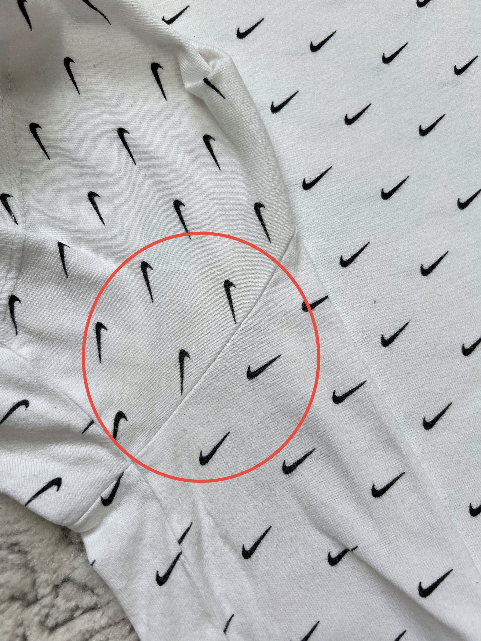 Nike Nike All-Over Mini Swoosh Logo T-Shirt Tee XL Size US XL / EU 56 / 4 - 13 Thumbnail