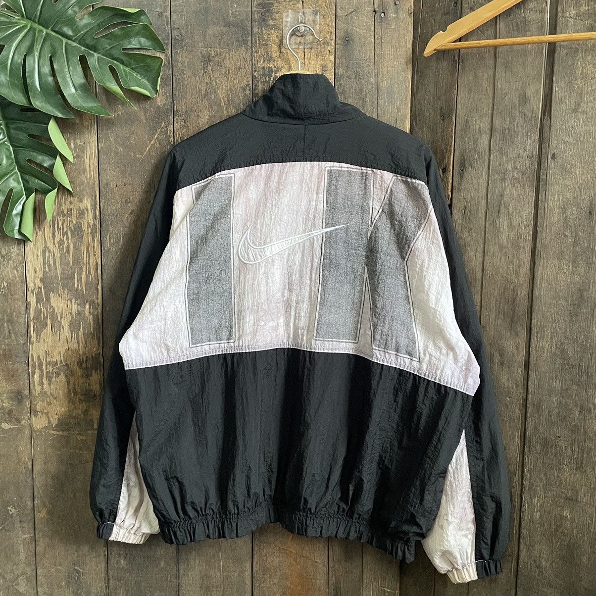 Nike × Vintage Vintage 90’s Nike Spell Out Light Jacket Size US L / EU 52-54 / 3 - 1 Thumbnail