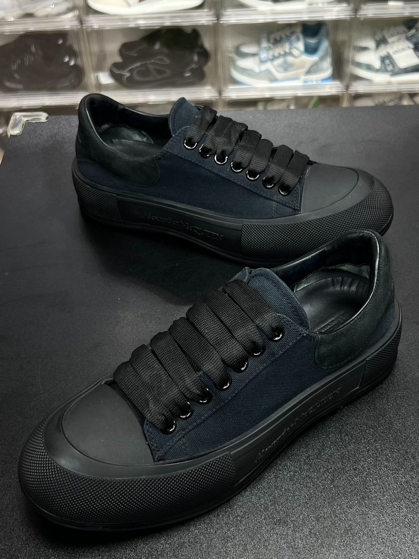 Alexander McQueen Alexander McQueen Black Lowtop Sneakers 7 Men Size US 7 / EU 40 - 1 Thumbnail