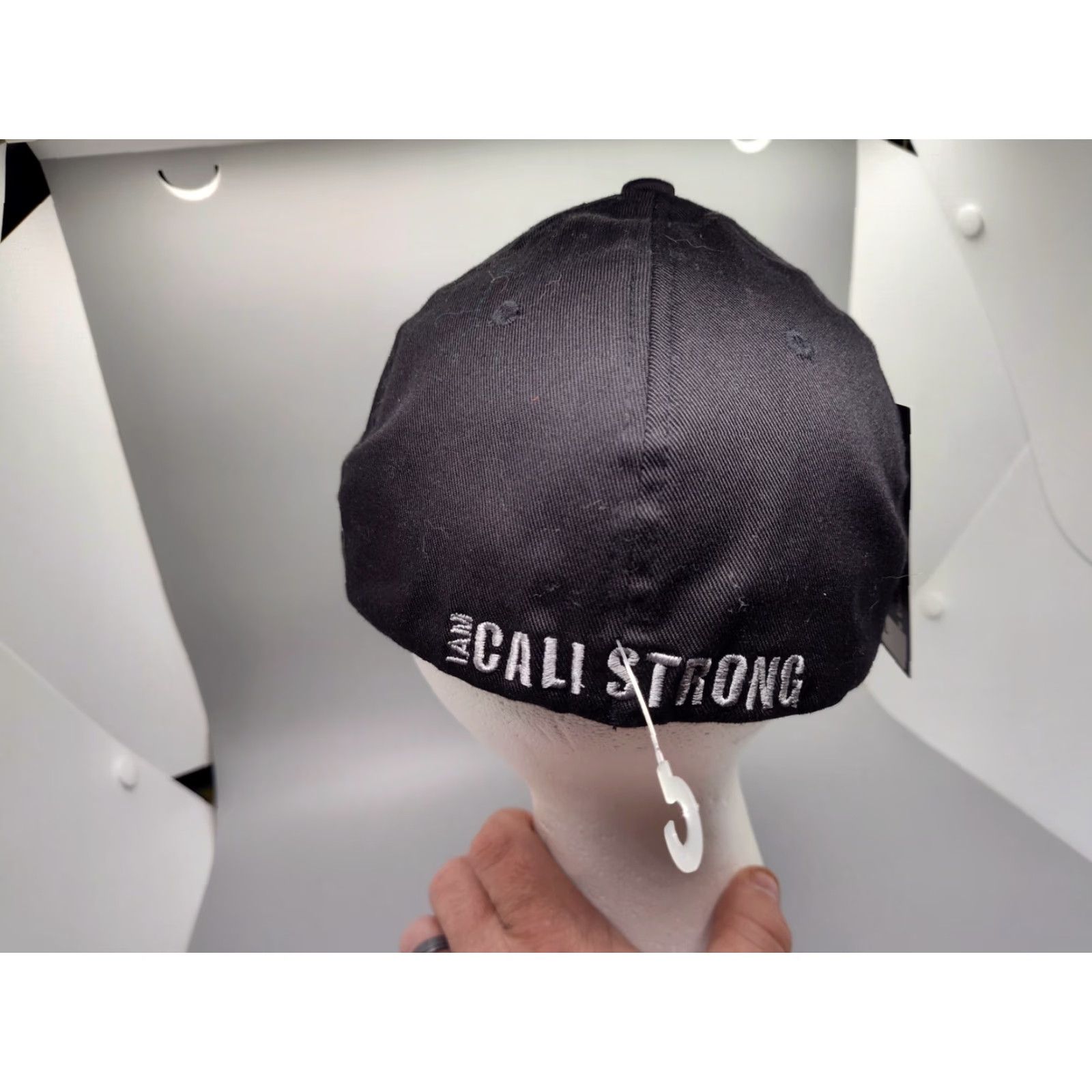 Vintage Cali Strong Fitted Men's Hat Black L/XL Front Badge NWT California Sports Ball Cap Mens Brand Cali Strong Embroidered Badge Back Spellout Bearing Bear Size ONE SIZE - 7 Thumbnail