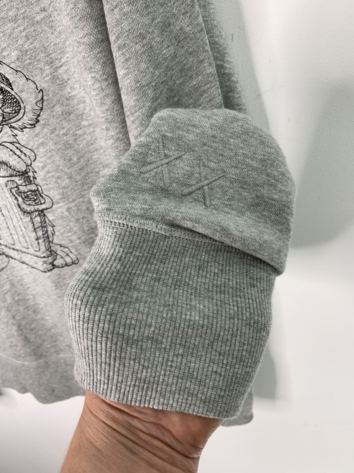 Kaws × Uniqlo Uniqlo x Kaws Sesame Street Sweatshirt M/L Size Size US M / EU 48-50 / 2 - 4 Thumbnail