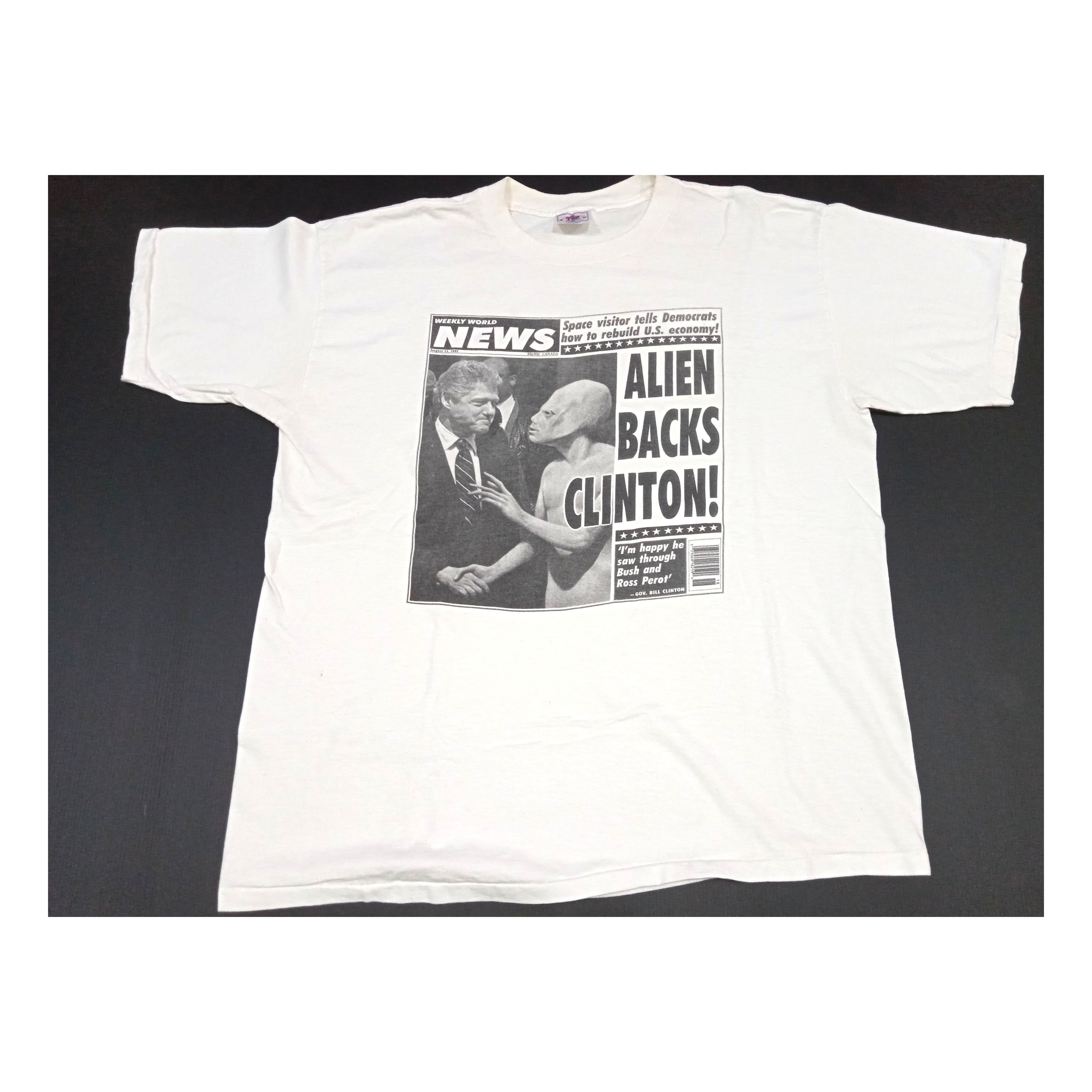 image of Vintage 90's Alien Backs Clinton Newspaper T-Shirt in White, Men's (Size XL)