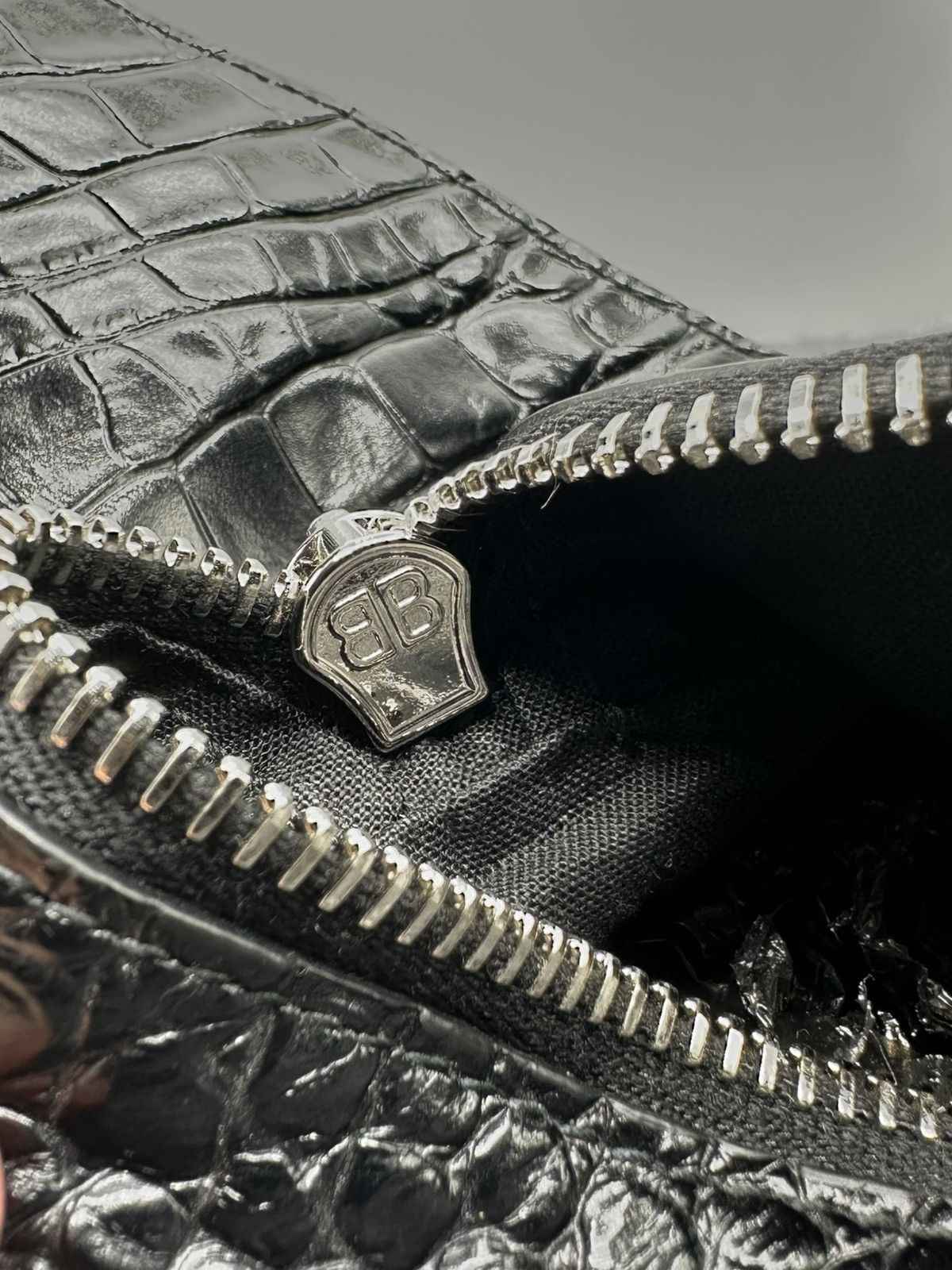 Balenciaga Balenciaga Black Croc Embossed Big Superbusy Sling Bag Size ONE SIZE - 11 Thumbnail