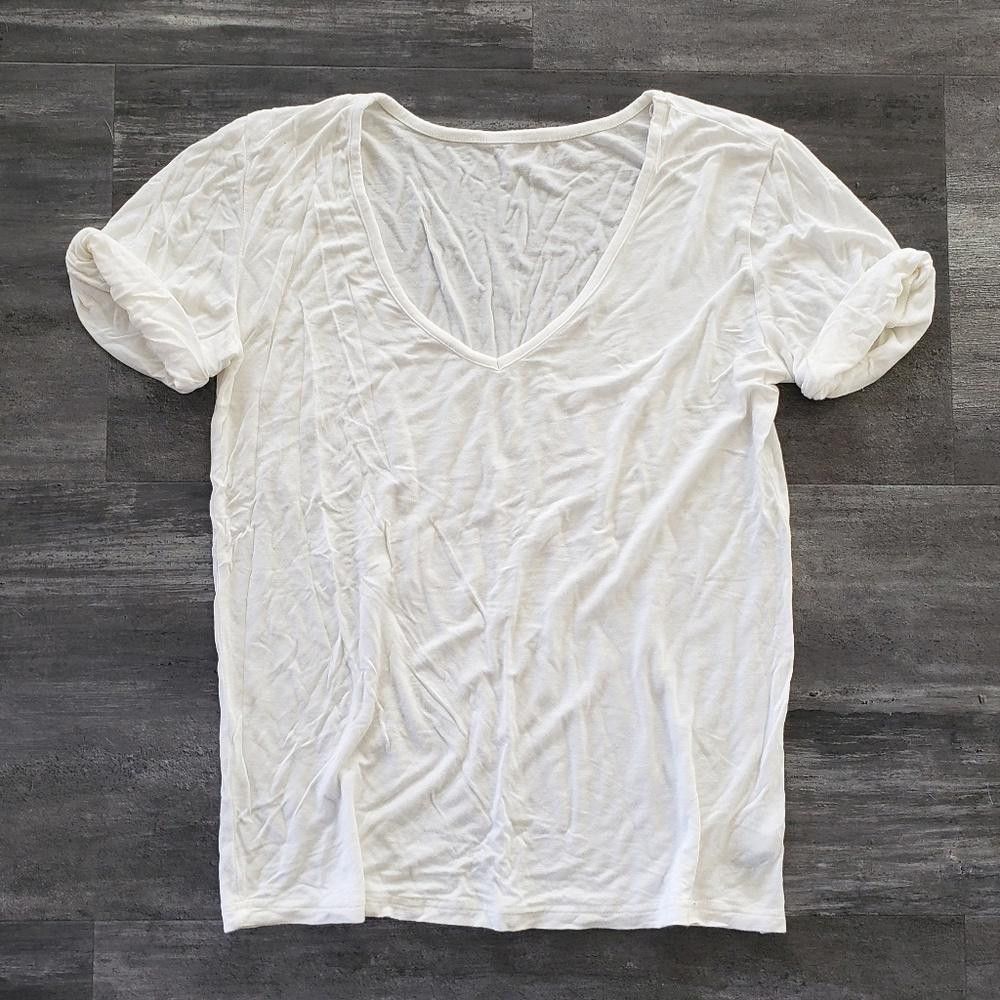Shein White SHEIN Classic Vneck Short Sleeve Size M / US 6-8 / IT 42-44 - 1 Thumbnail