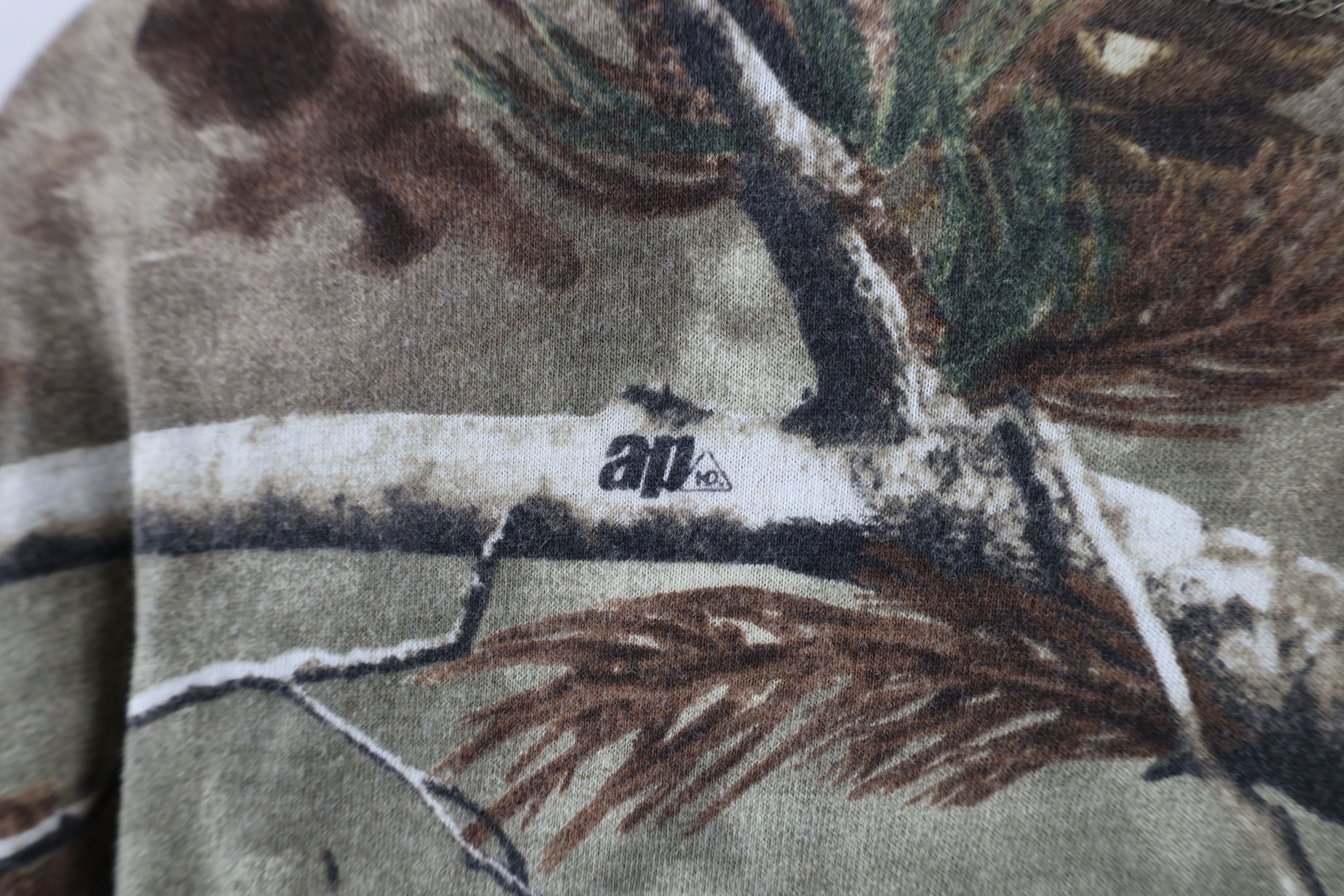 Vintage Vintage Realtree Camouflage Spell Out Long Sleeve T-Shirt Size US L / EU 52-54 / 3 - 6 Thumbnail