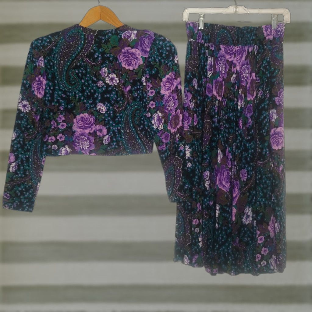 Vintage VINTAGE Karin Stevens Woman Outfit Skirt Shirt Set Purple Black Paisley 2 Piece Size M / US 6-8 / IT 42-44 - 1 Thumbnail