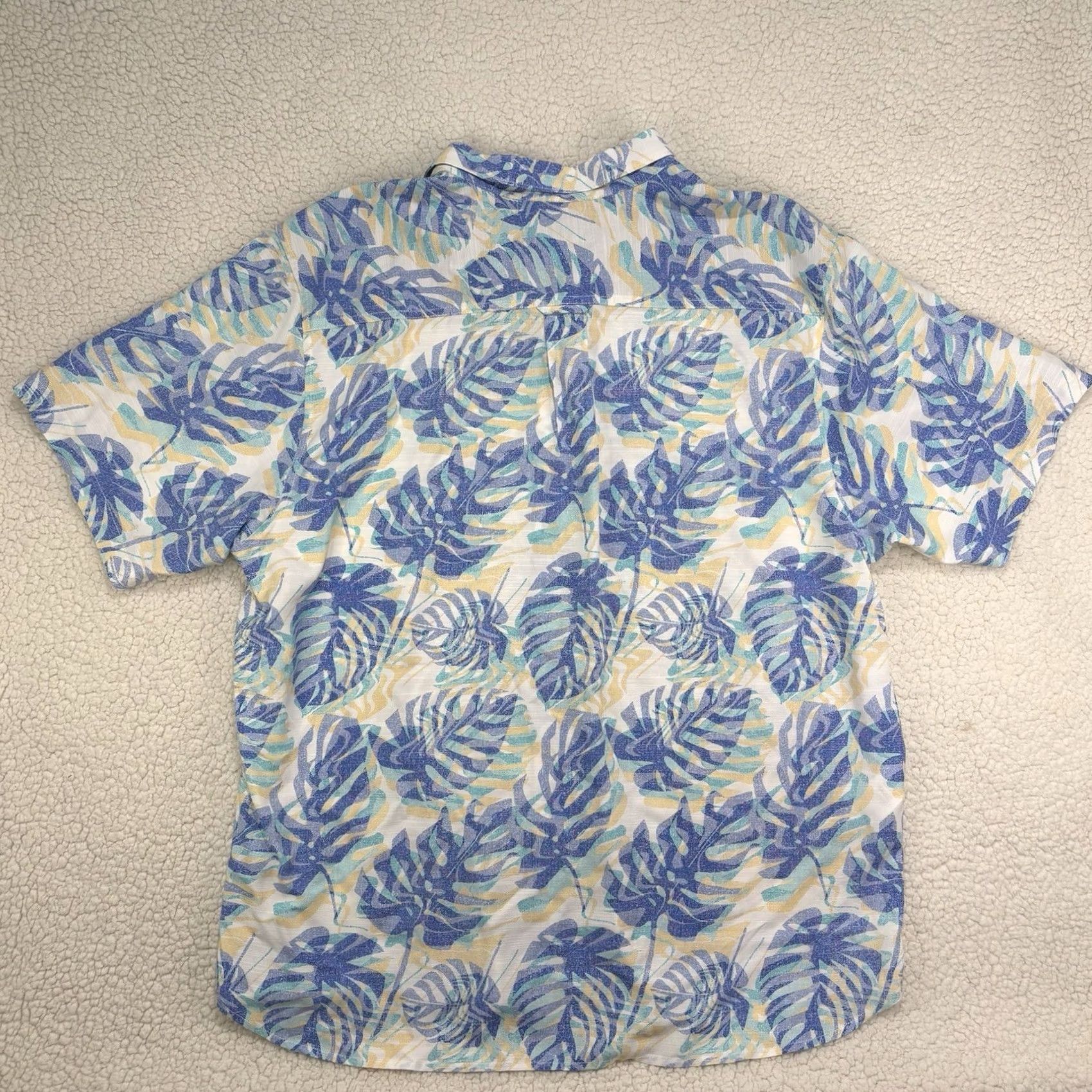 Tommy Bahama VINTAGE Tommy Bahama Veracruz Cay Shirt Mens 2XL Blue Floral All Over Viscose Button-Up Short Sleeve Collared Spread Neckline Crew Regular Fit Size US XXL / EU 58 / 5 - 5 Thumbnail