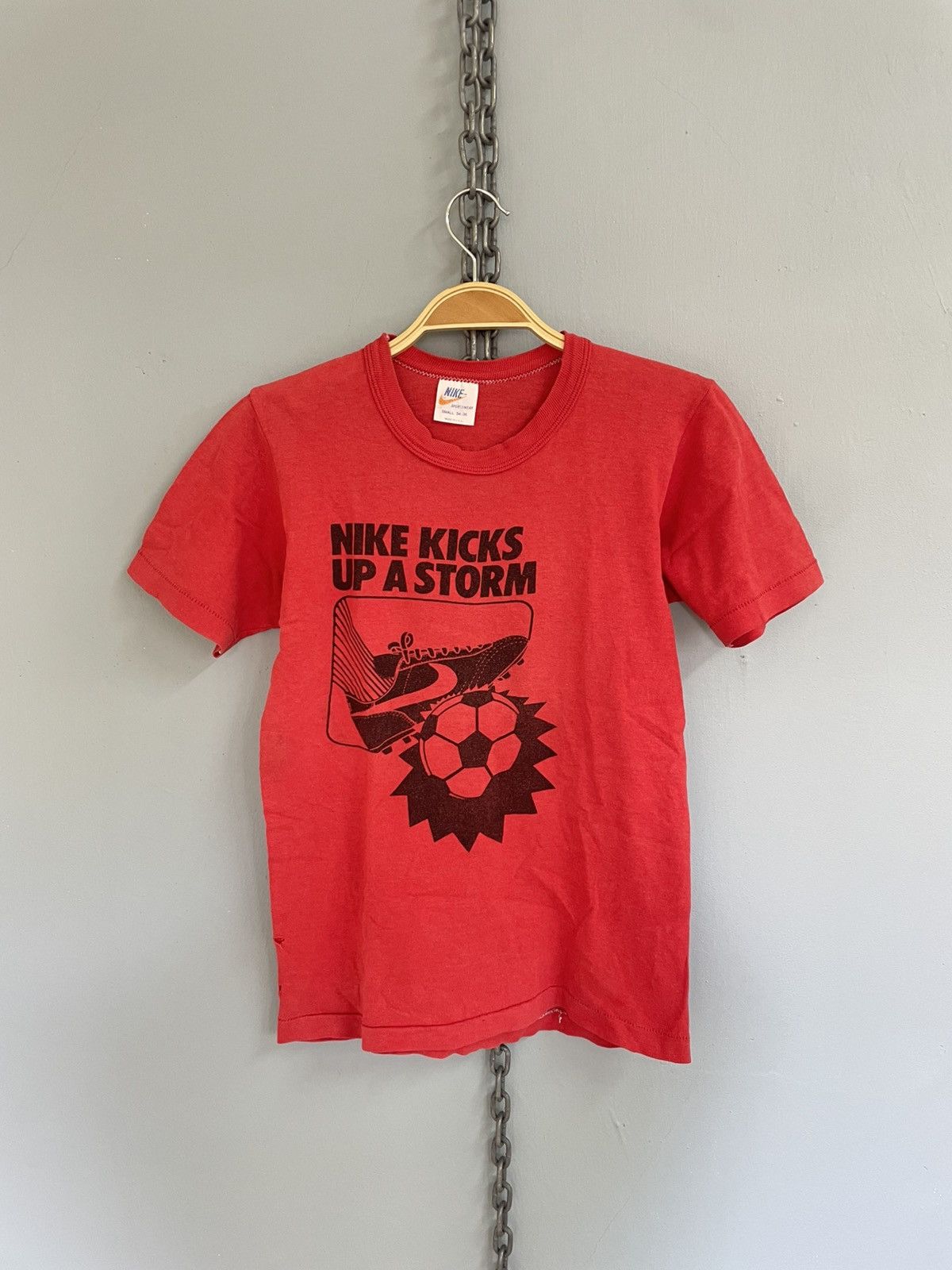 Nike Vintage 70s Nike kicks up a storm orange tag t shirt Size US XS / EU 42 / 0 - 1 Thumbnail