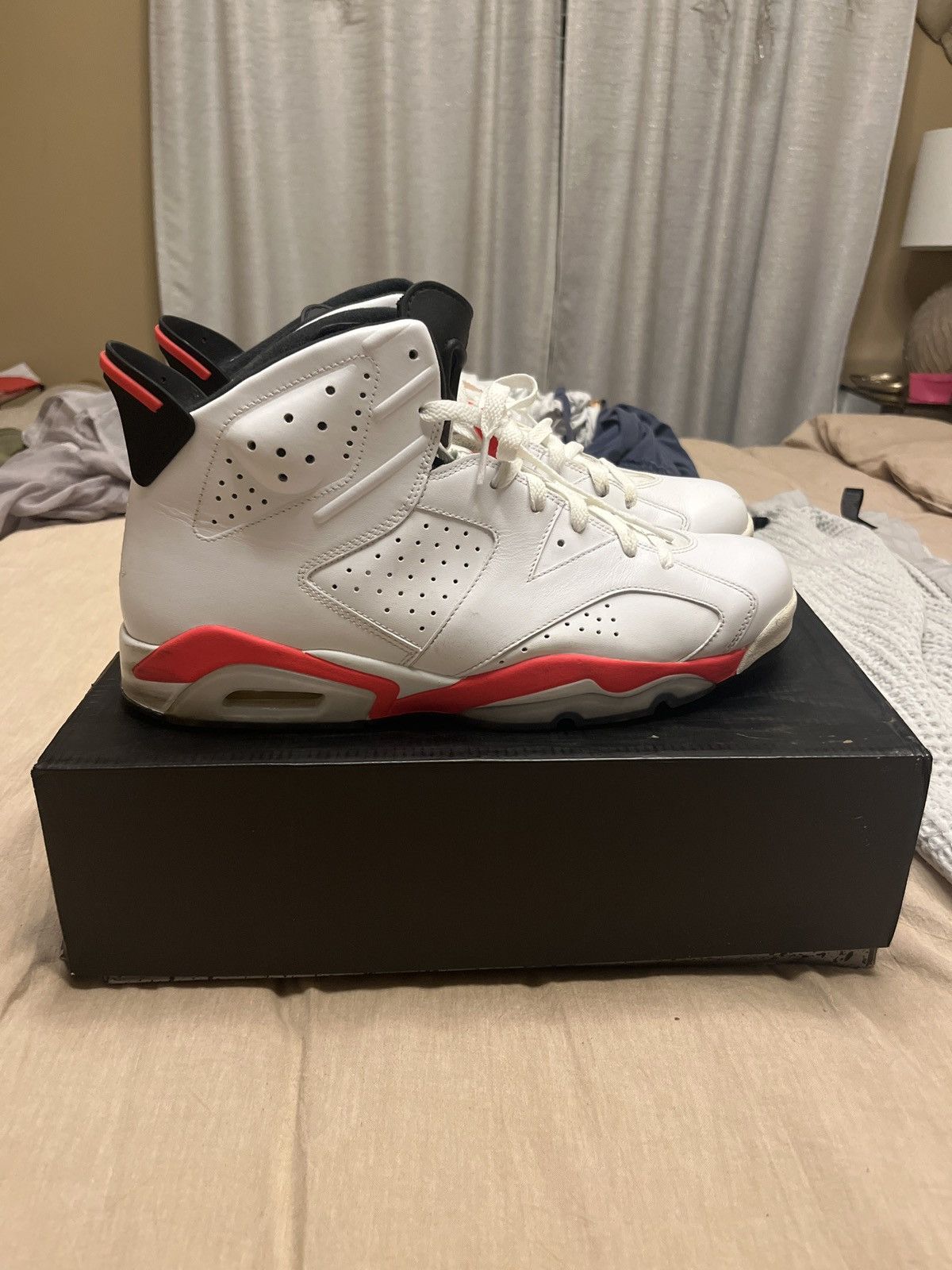 Jordan Brand Air Jordan 6 Retro 'White Infrared' Size US 13 / EU 46 - 1 Thumbnail