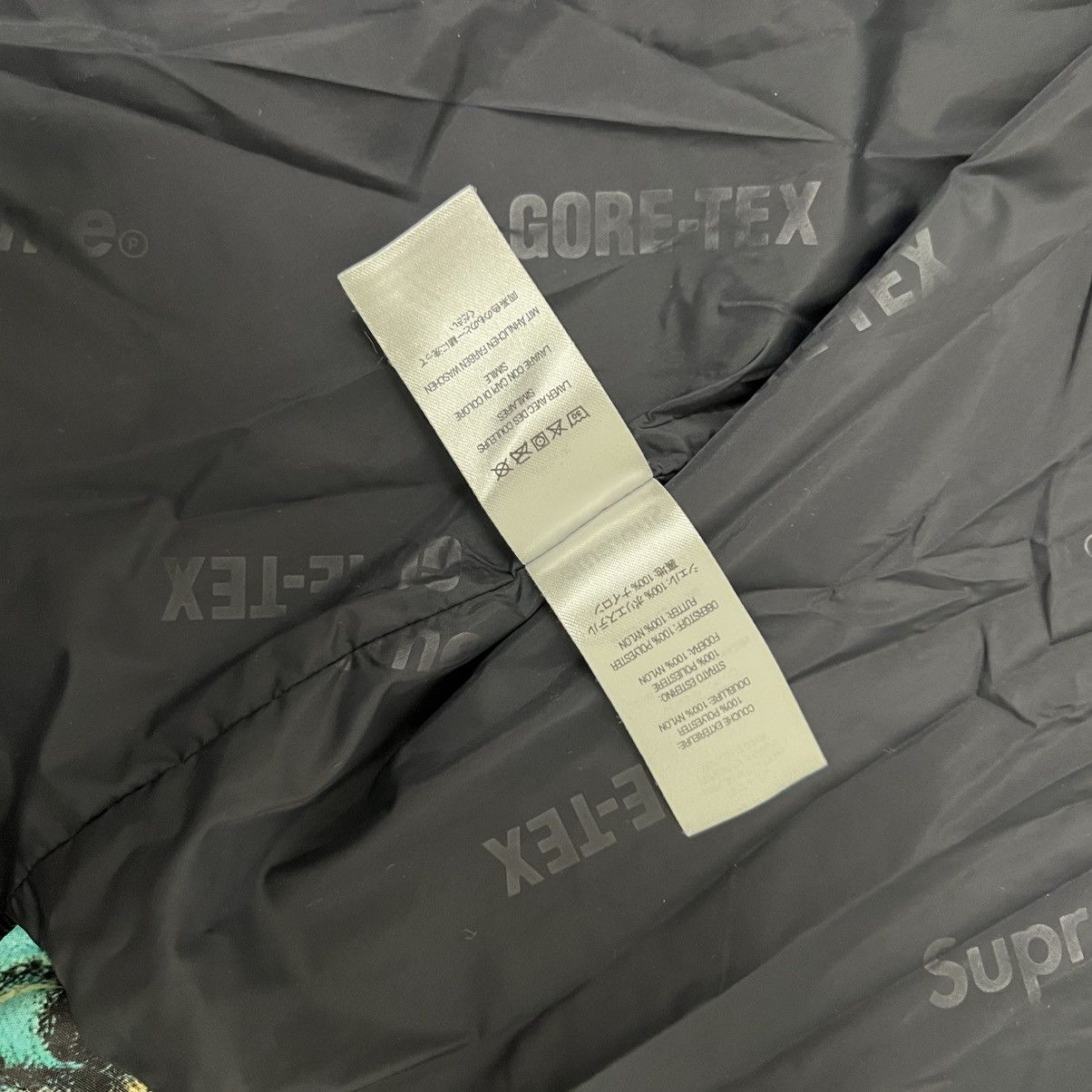 Supreme Supreme Sacred Hearts Gore-Tex Jacket Size US M / EU 48-50 / 2 - 12 Thumbnail