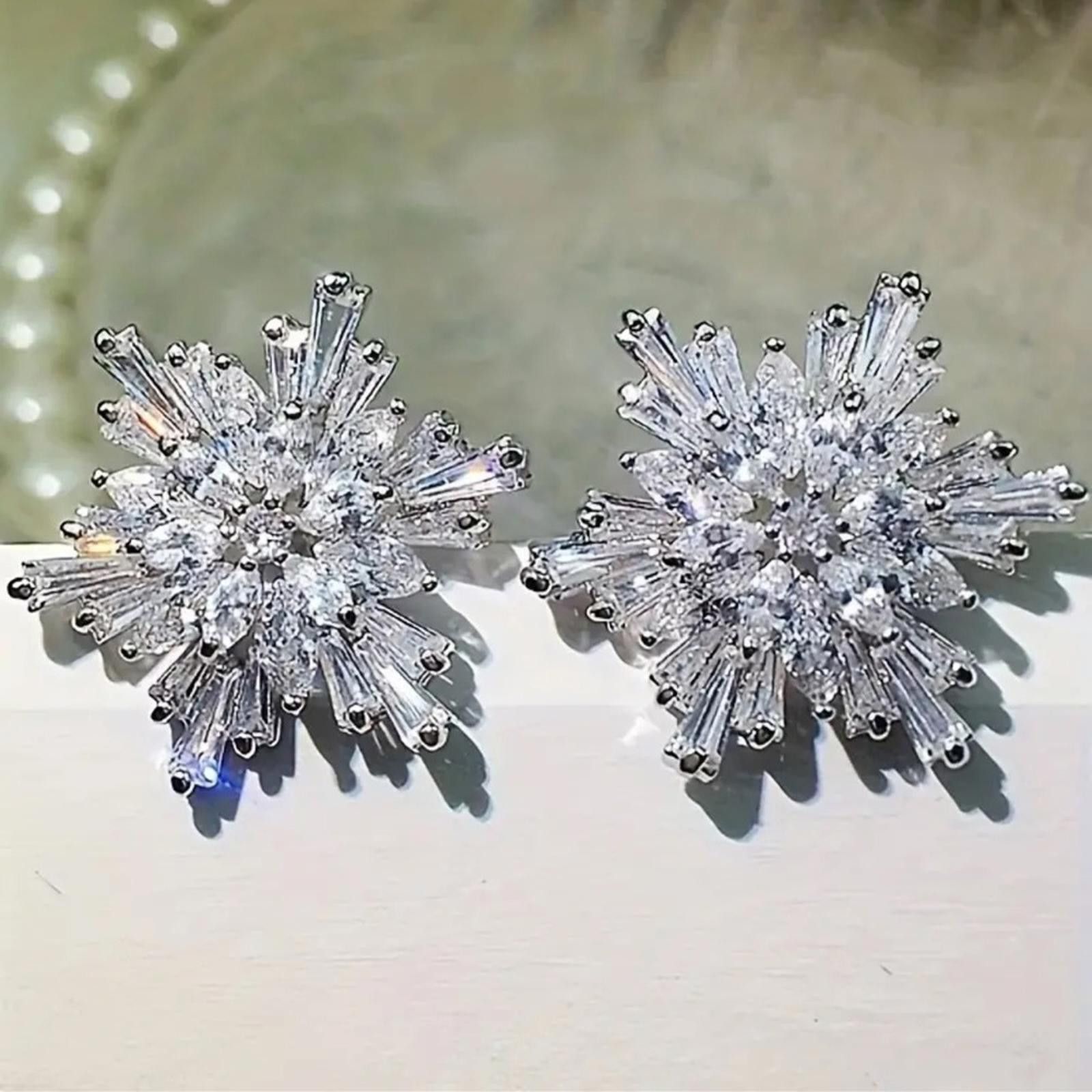 Designer Silver Snowflake Earrings Crystal Design NWT Size ONE SIZE - 3 Thumbnail