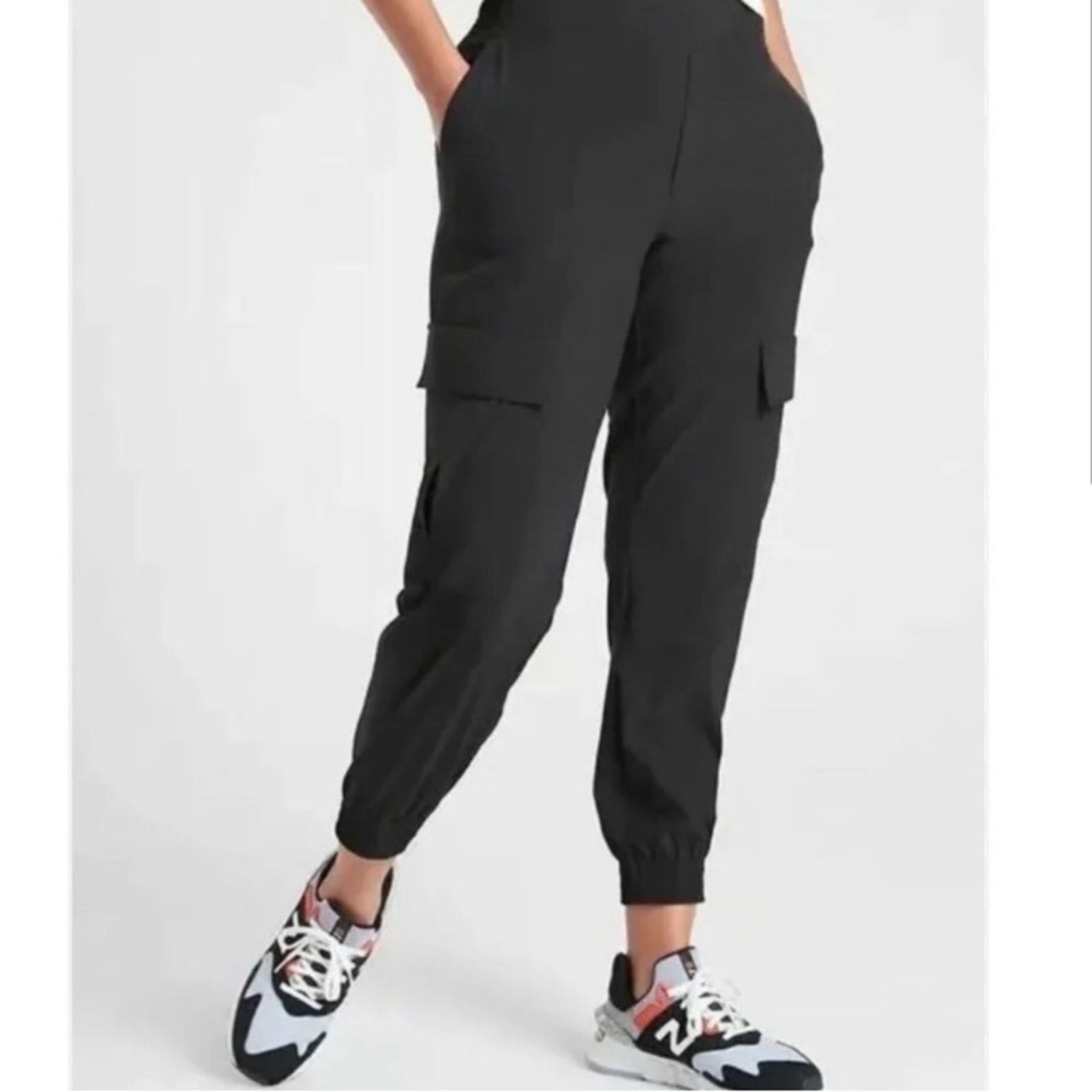 Athleta ATHLETA $98 Chelsea Utility Cargo Jogger Black Sz 4 EUC Size 27" / US 4 / IT 40 - 5 Thumbnail