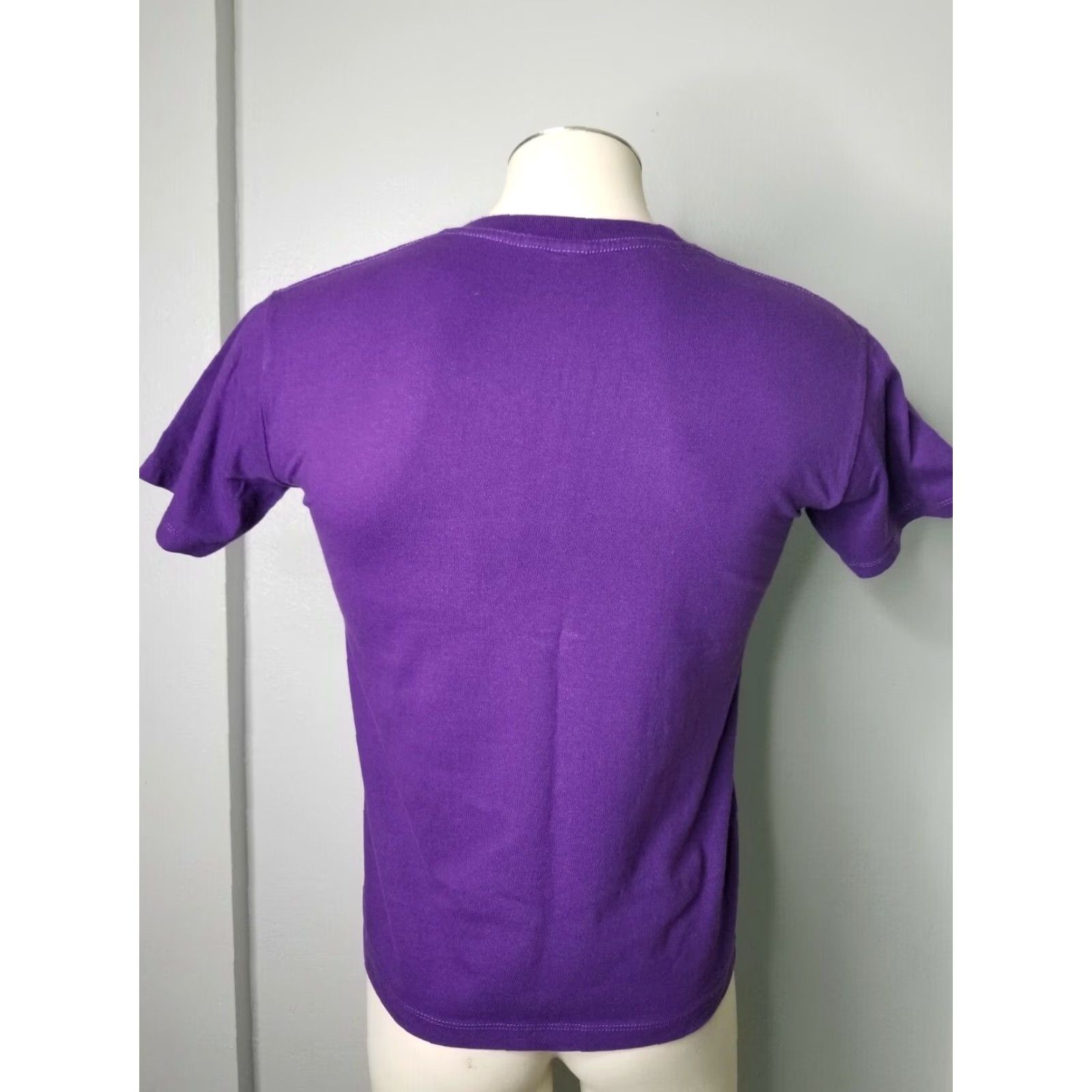 Vintage VINTAGE Kuala Lumpur Malaysia Souvenir T-Shirt, Men's M, Purple Burgundy Graphic Tee, Transportation Theme Size US M / EU 48-50 / 2 - 2 Thumbnail