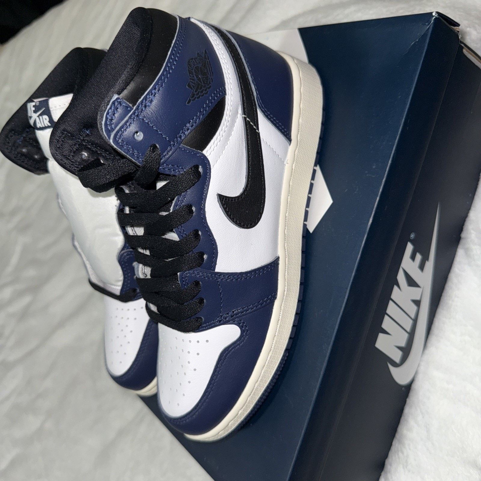 Nike Nike Air Jordan 1 Retro High OG Men 6.5y GS Midnight Navy Size US 6 / EU 39 - 3 Thumbnail