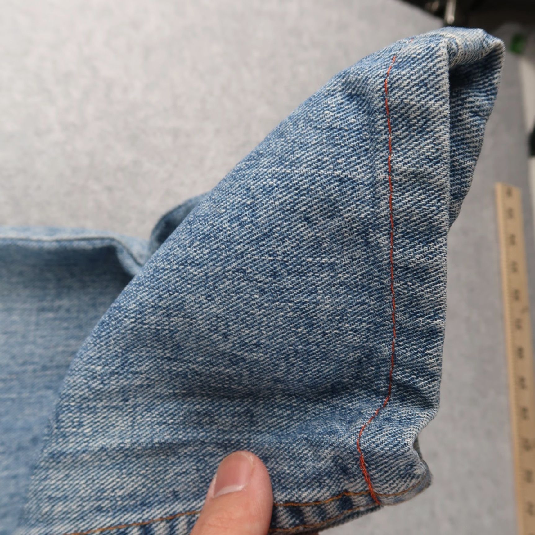 Levi's VINTAGE Levi's 550 Jeans Denim Blue 34x30 32x27.5 USA Made Men Relaxed 90s 5-Pocket Denim Distressed Belt Loops Size US 34 / EU 50 - 7 Thumbnail