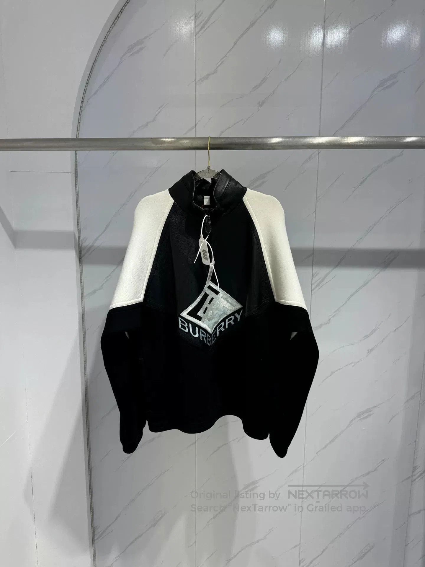 Burberry Burberry Leather Patch Logo Half. Size US S / EU 44-46 / 1 - 1 Thumbnail