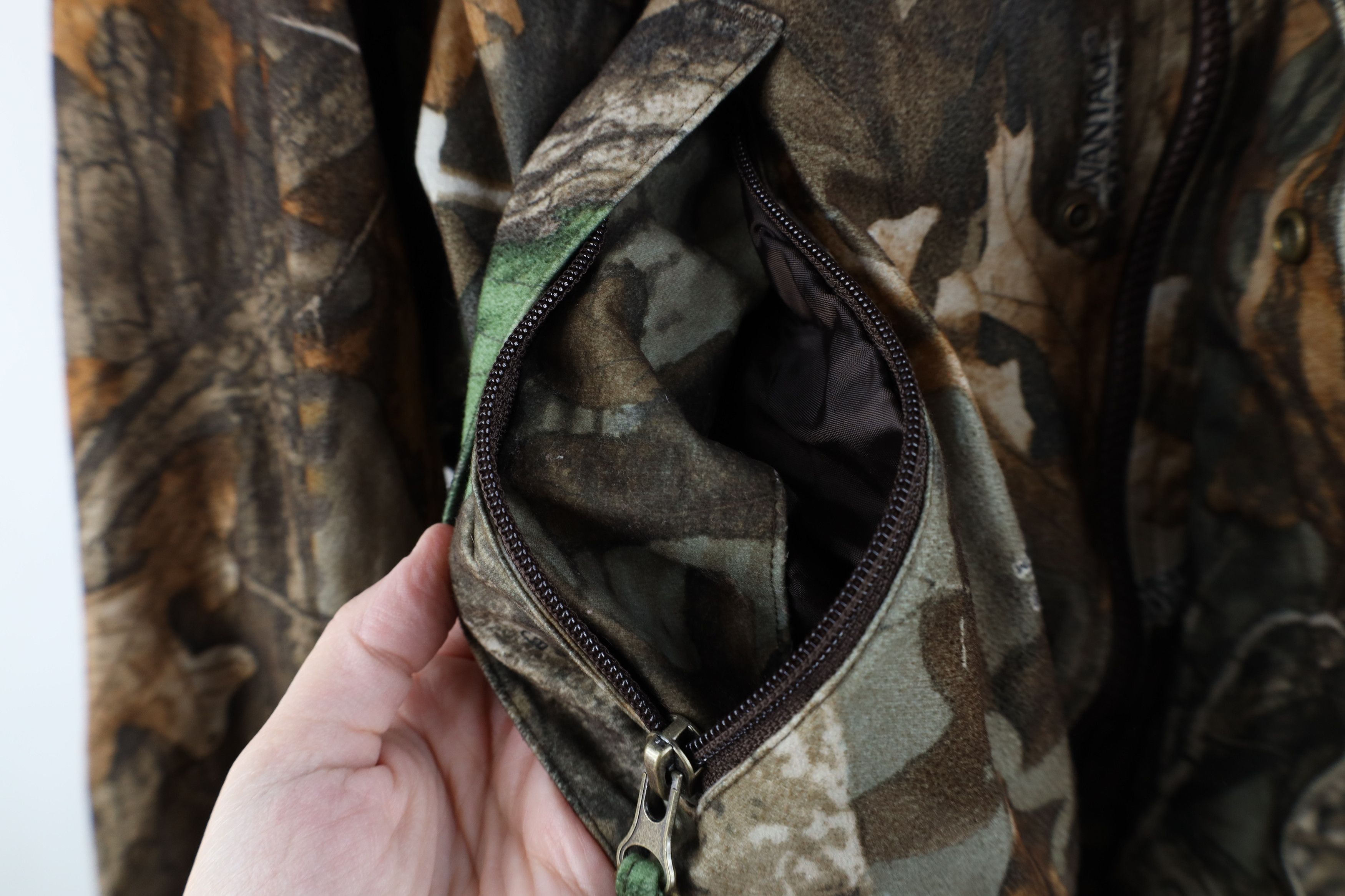 Vintage Vintage 90s Streetwear Timber Camouflage Hooded Jacket Size US L / EU 52-54 / 3 - 6 Thumbnail