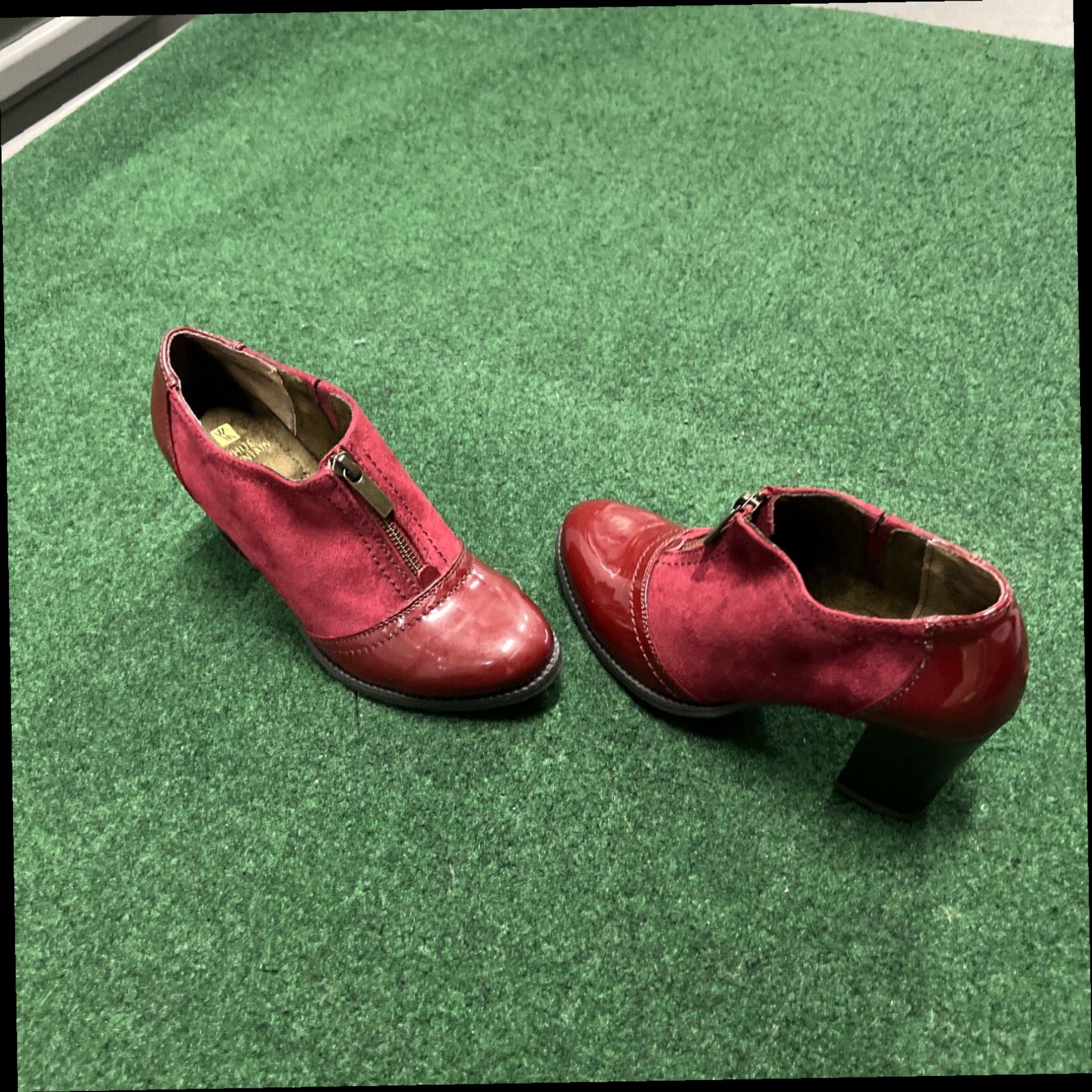 Vintage White Mountain Boots Womens 6 M Pawnee Front Zip Low Ankle Bootie Burgundy Heels Size US 6 / IT 36 - 1 Thumbnail