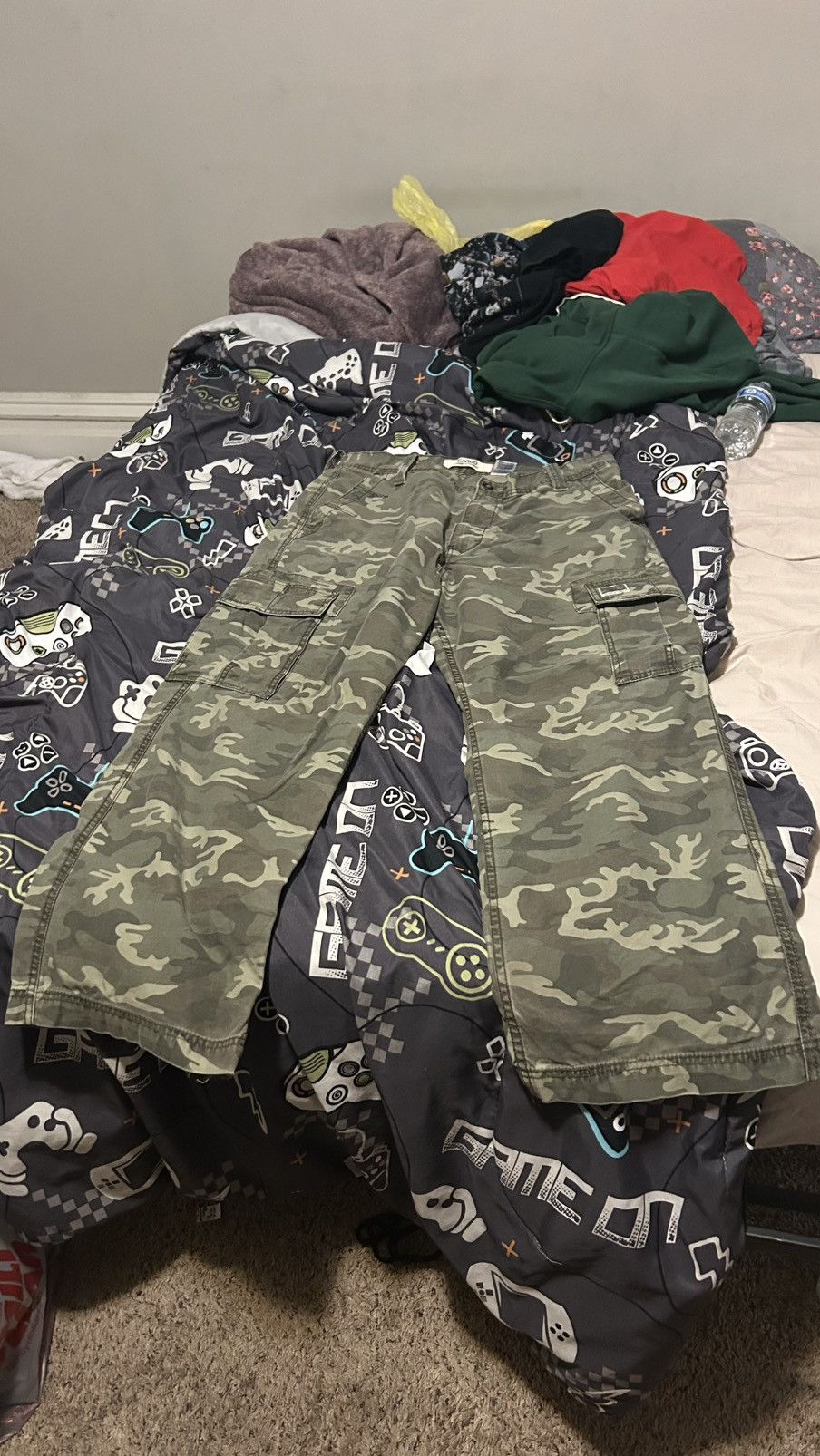 Levi's wideleg camo cargo pants Size US 36 / EU 52 - 1 Thumbnail