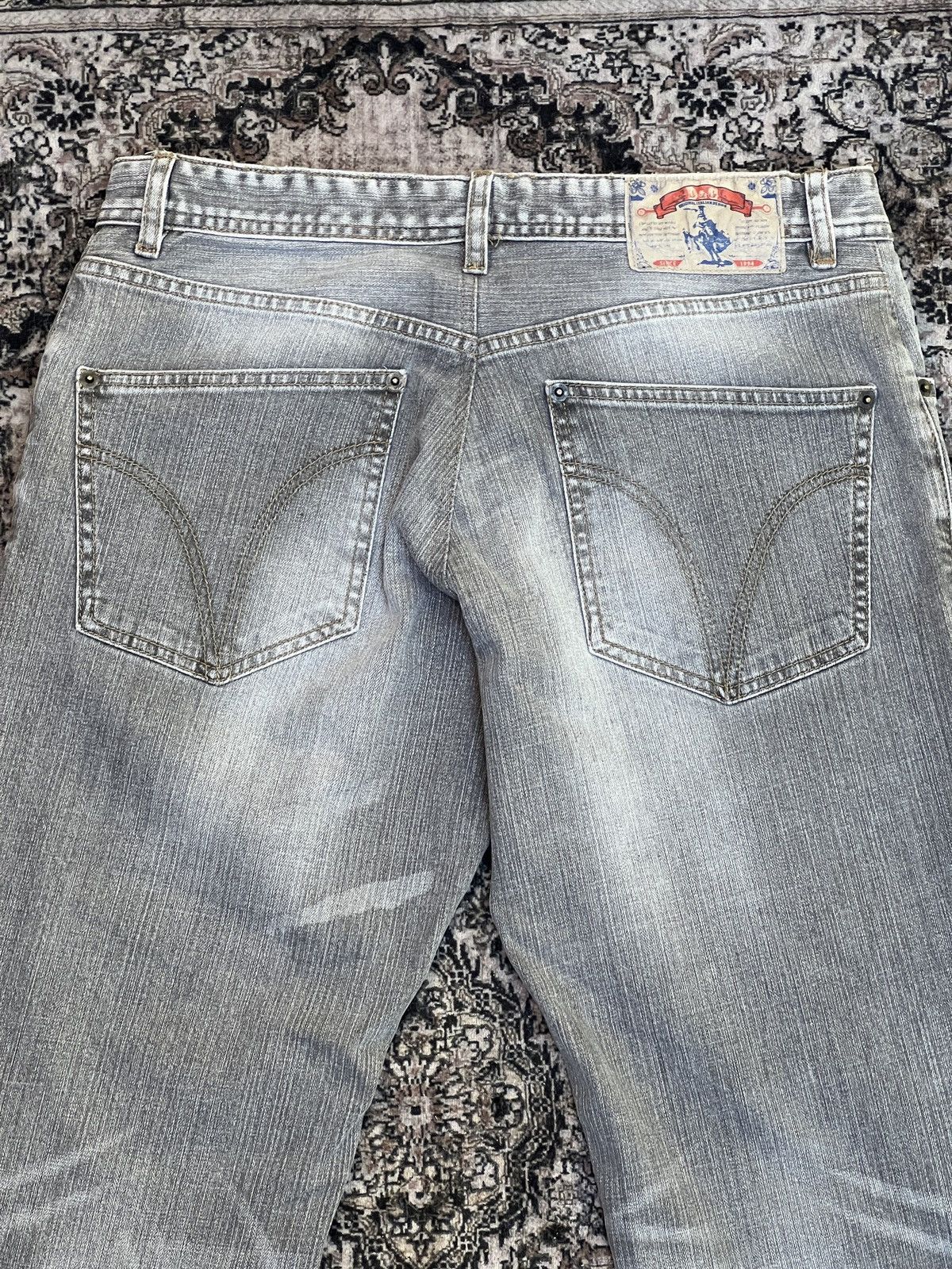 Designer × Dolce & Gabbana Dolce & Gabbana Light Gray Denim Dostressed Jeans (34W/34L) Size US 34 / EU 50 - 5 Thumbnail