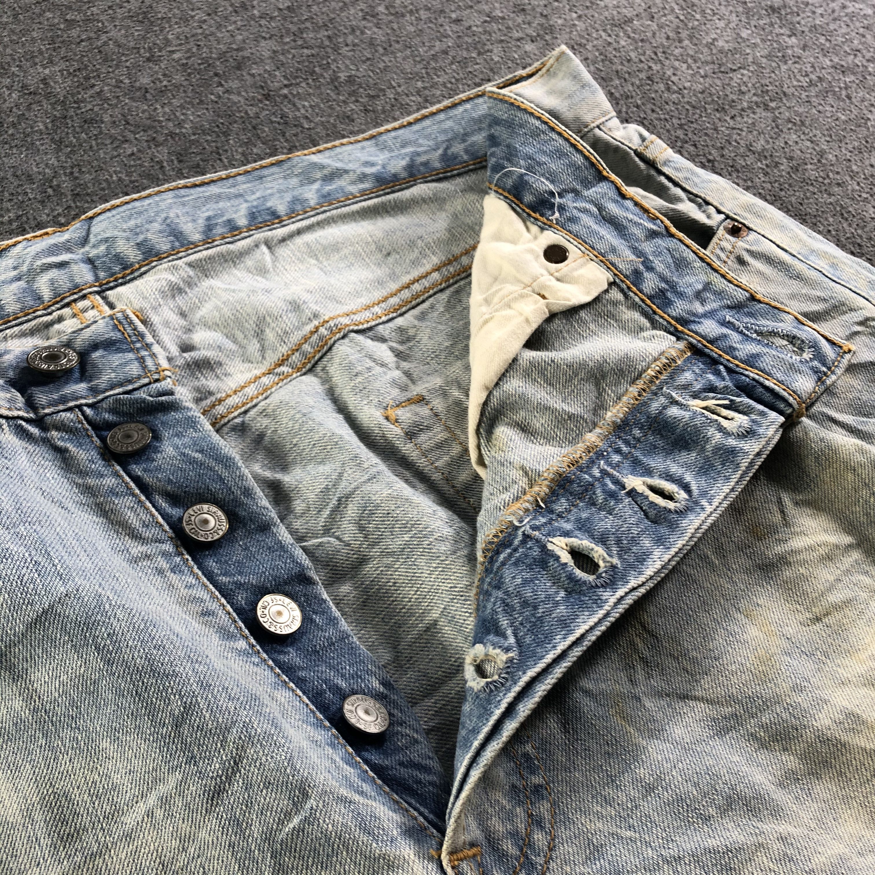 Levi's Vintage Light Wash Levis 501 Jeans-J3625 Size US 37 - 7 Thumbnail