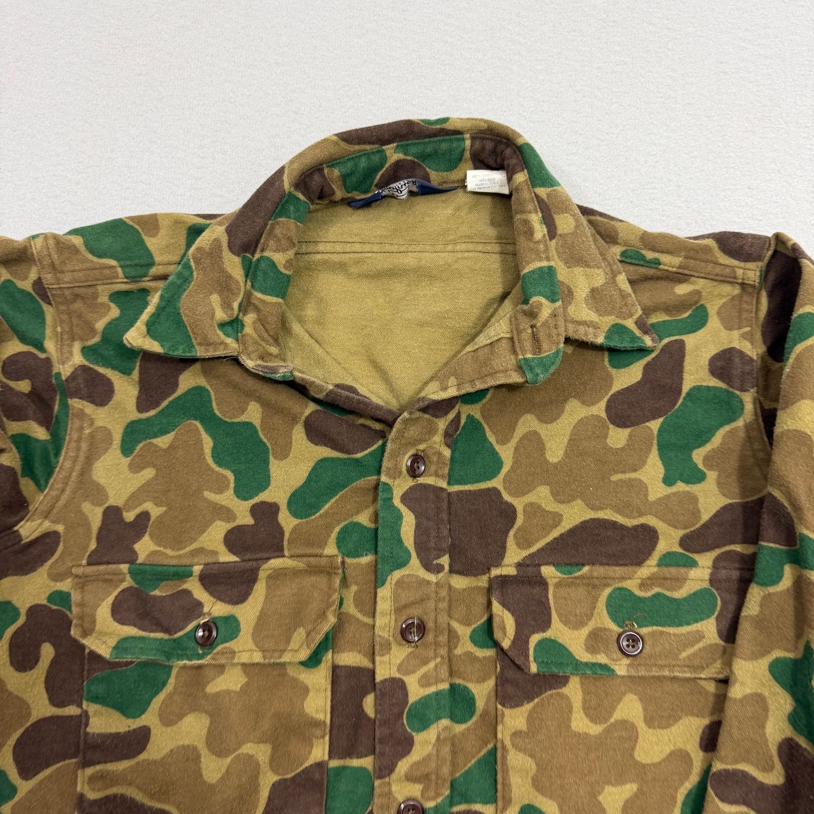 Vintage Vintage Woolrich Chamois Button Up Shirt Medium Duck Camo Size US M / EU 48-50 / 2 - 3 Thumbnail