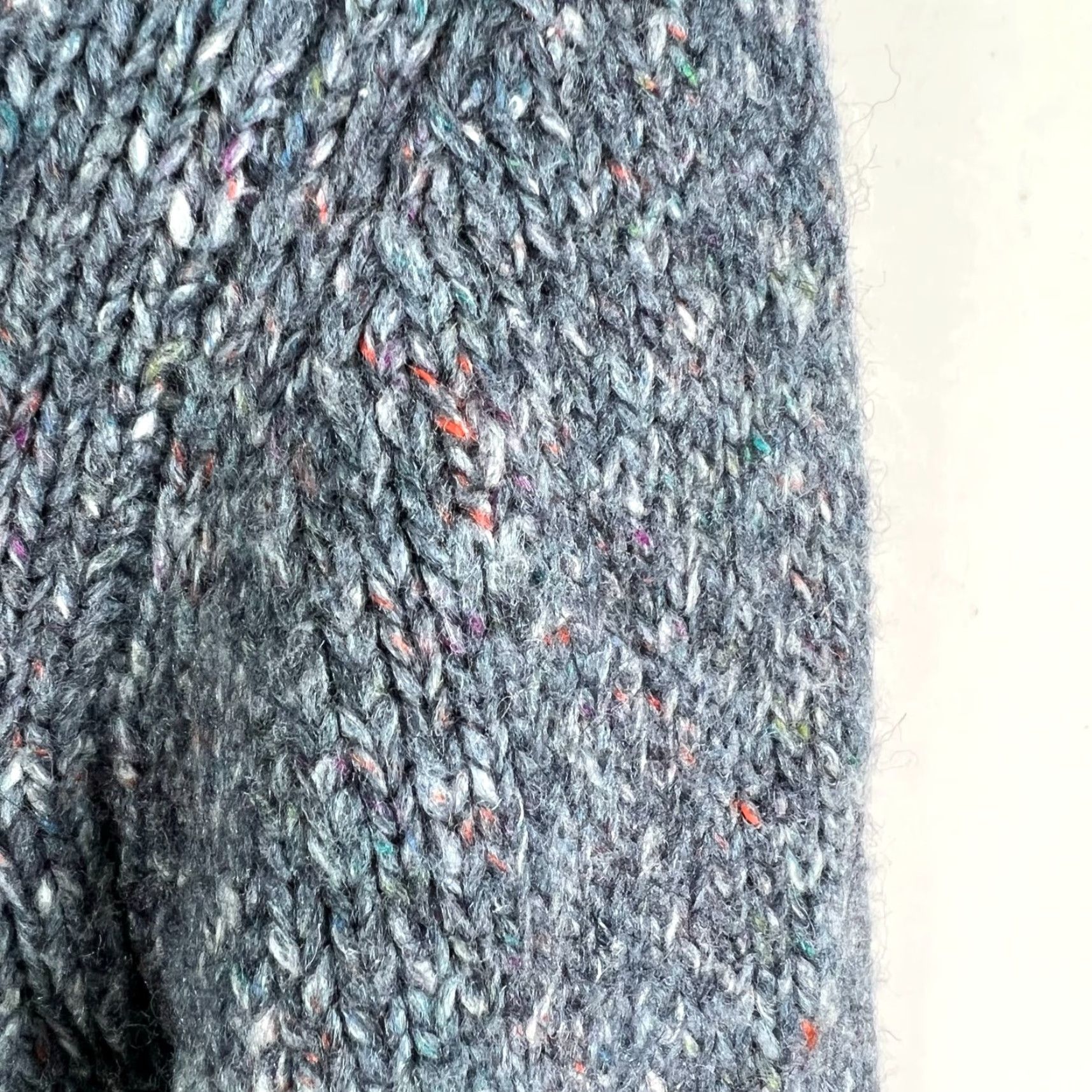 Vintage L.L. Bean Wool Blend Cowl Neck Pullover Sweater Womens Size S Gray Shirt Pullover Casual, Workwear, Travel 90s, Preppy Mens? Wait. Hmm. Size S / US 4 / IT 40 - 2 Thumbnail