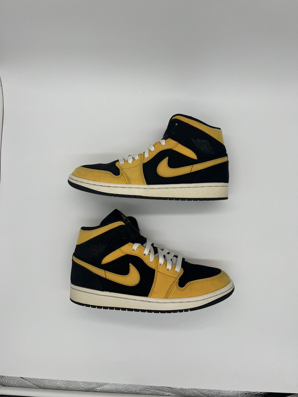 Jordan Brand Jordan 1 Mid Reverse New Love Size 8.5M Size US 8.5 / EU 41-42 - 1 Thumbnail